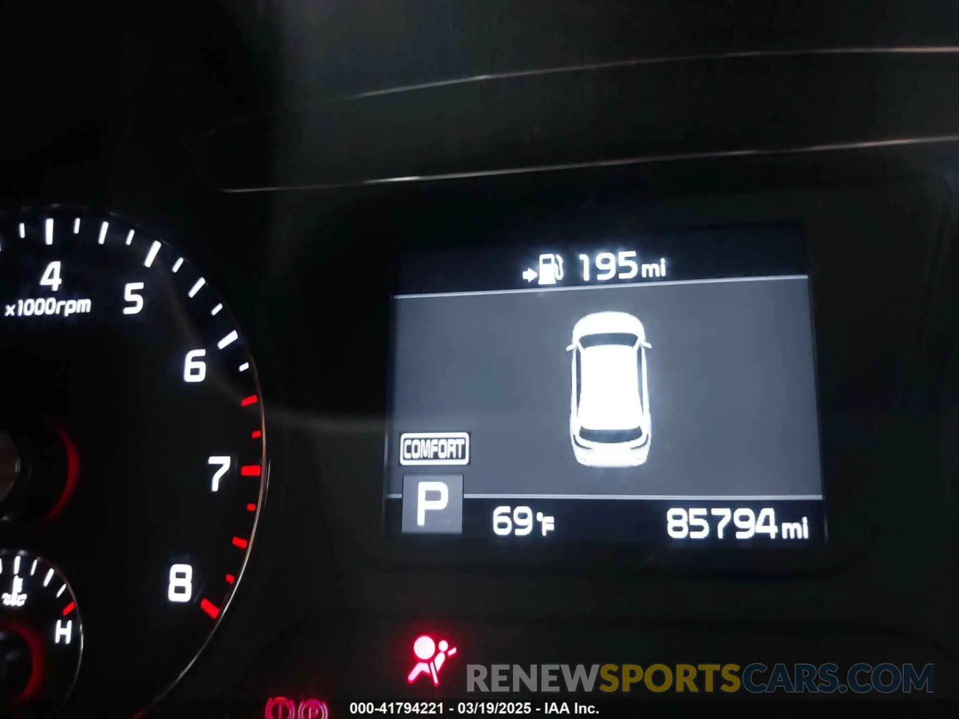 15 Photograph of a damaged car 5XYPG4A57KG481373 KIA SORENTO 2019