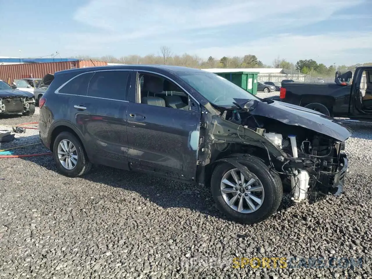 4 Photograph of a damaged car 5XYPG4A57KG482846 KIA SORENTO 2019