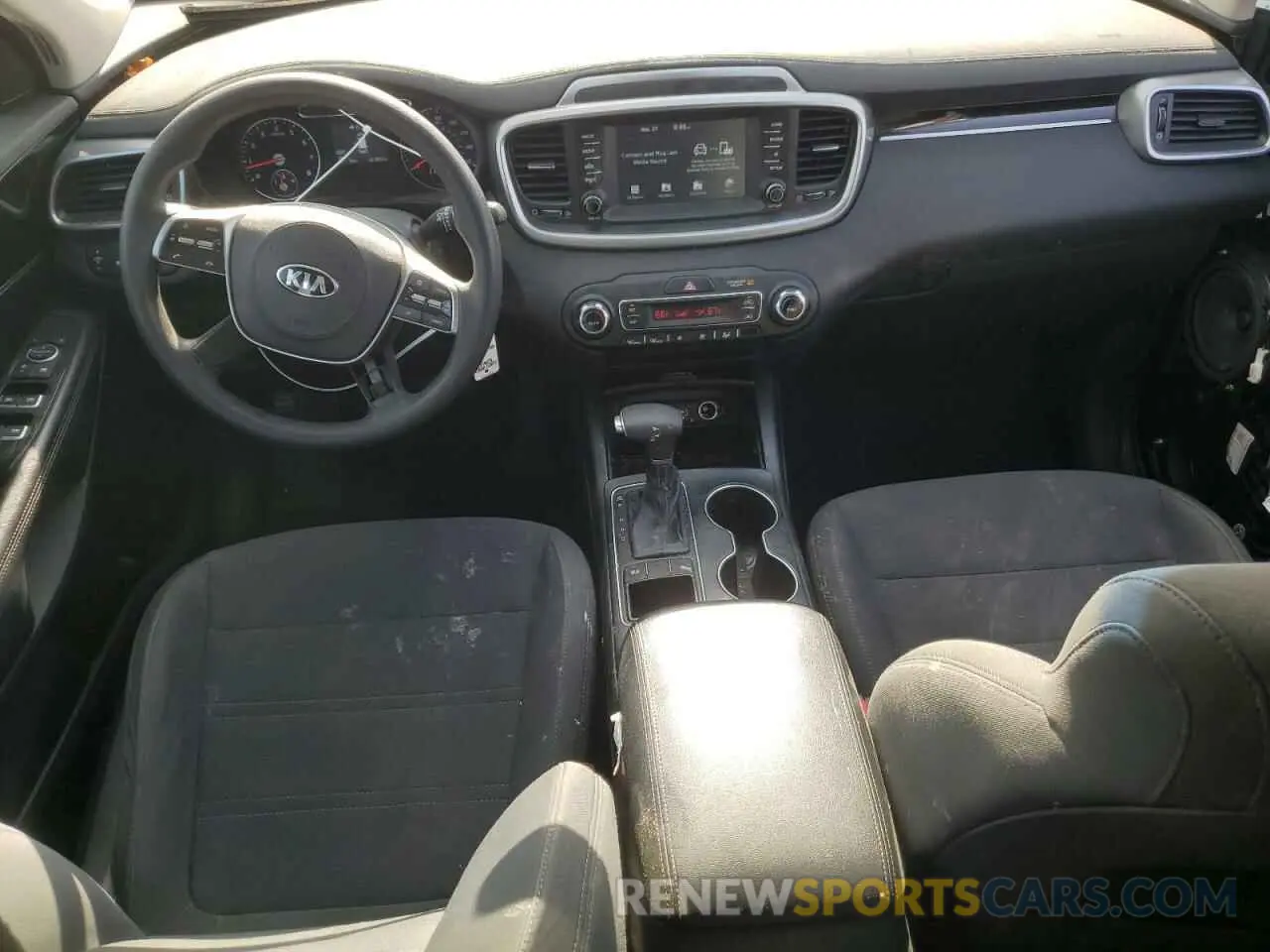 8 Photograph of a damaged car 5XYPG4A57KG482846 KIA SORENTO 2019