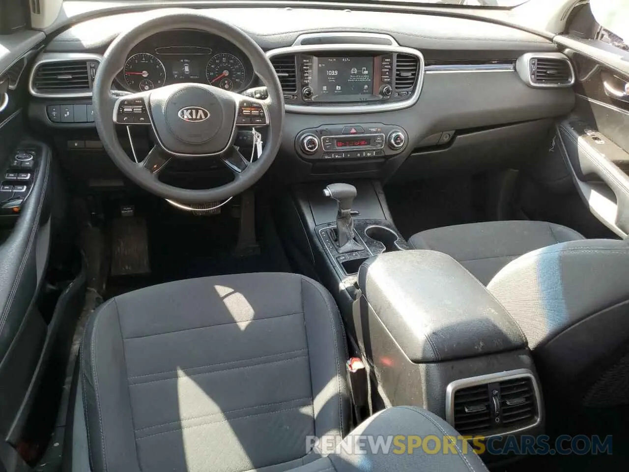 8 Photograph of a damaged car 5XYPG4A57KG486900 KIA SORENTO 2019