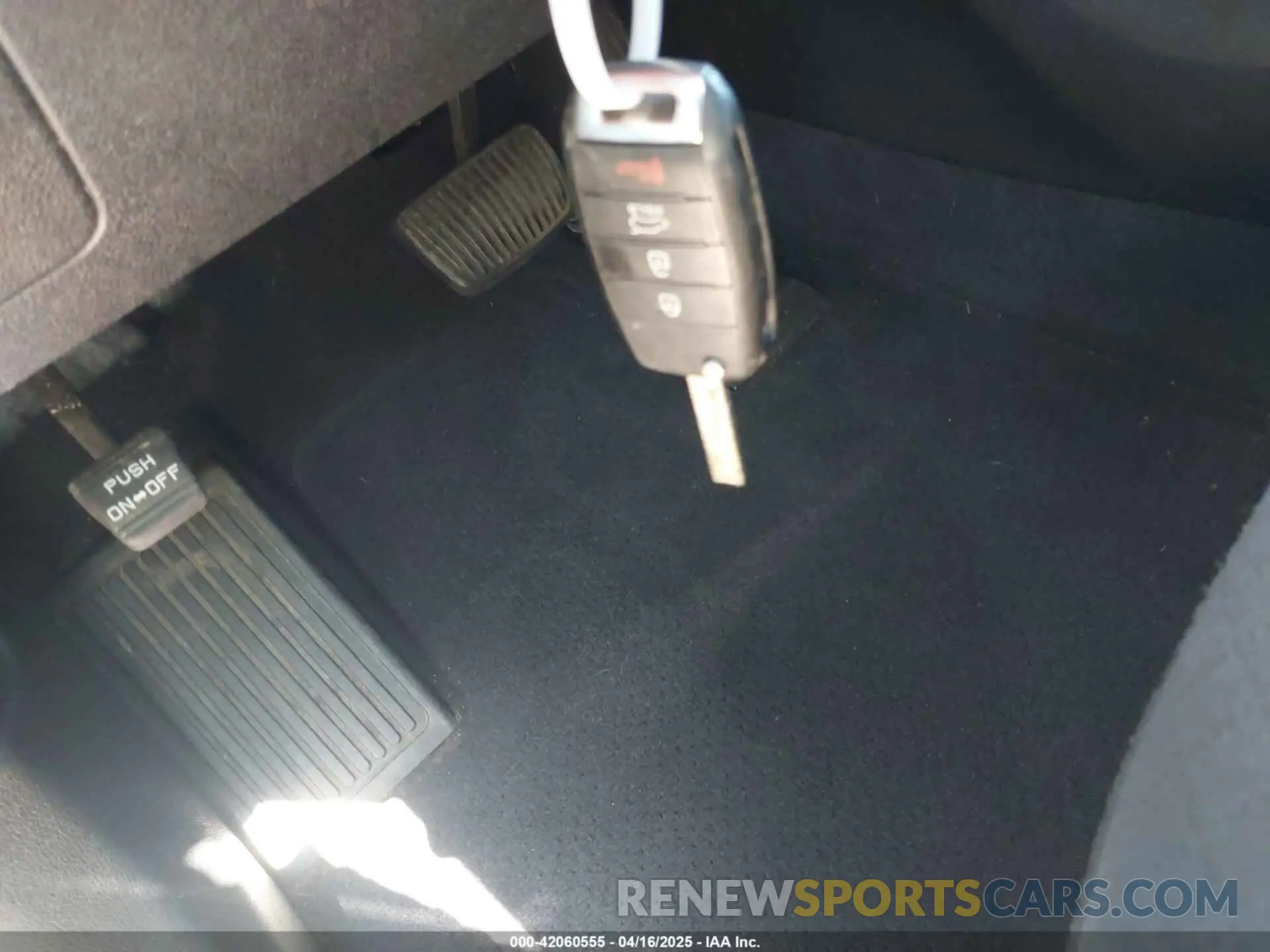 11 Photograph of a damaged car 5XYPG4A57KG494222 KIA SORENTO 2019