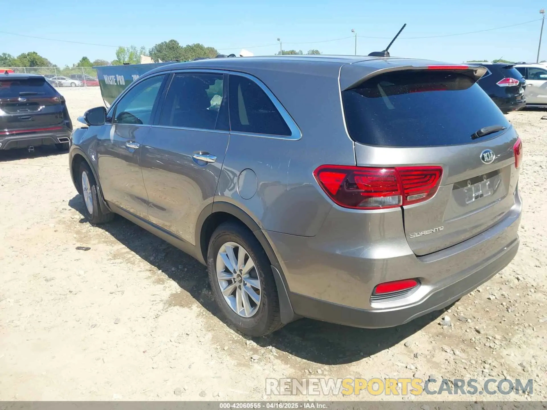 3 Photograph of a damaged car 5XYPG4A57KG494222 KIA SORENTO 2019