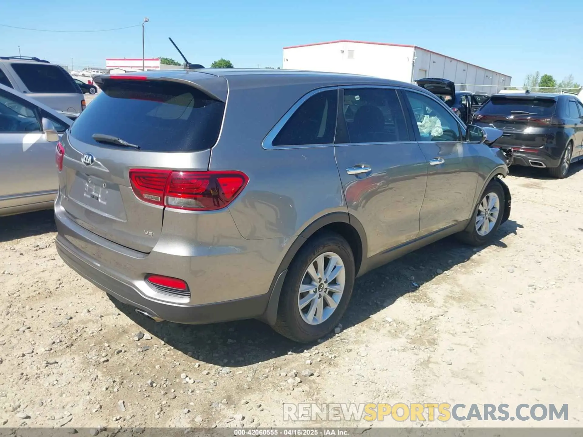 4 Photograph of a damaged car 5XYPG4A57KG494222 KIA SORENTO 2019