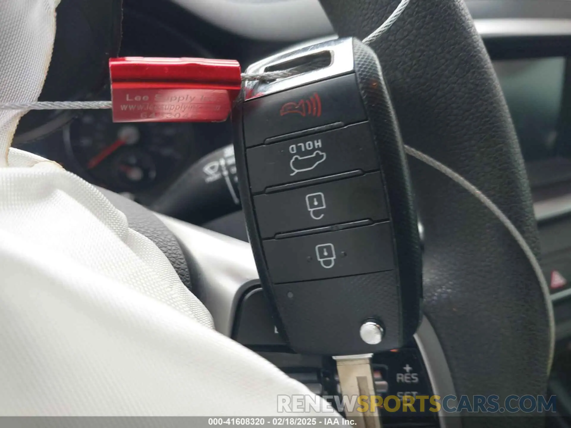 11 Photograph of a damaged car 5XYPG4A57KG544567 KIA SORENTO 2019