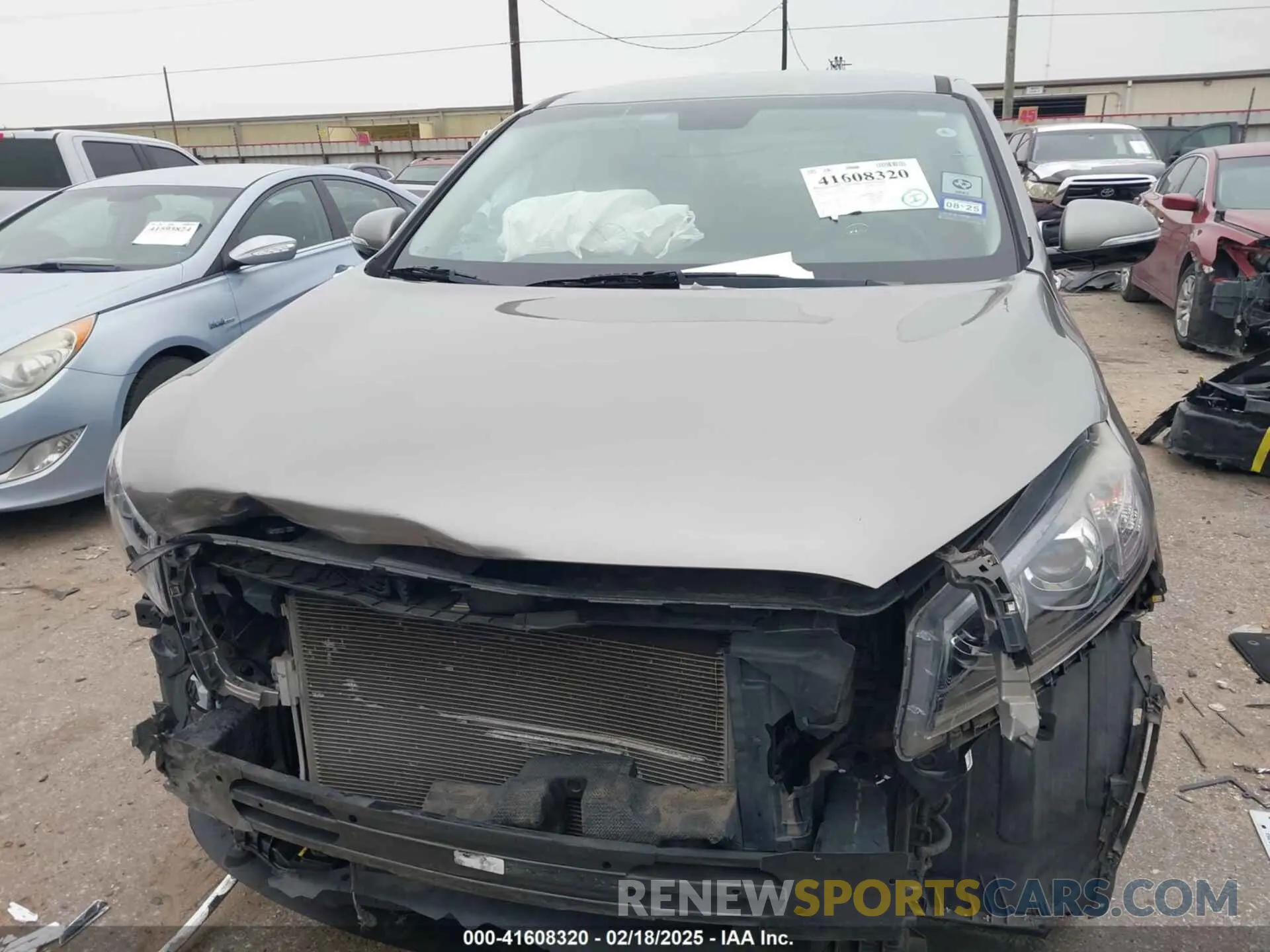 12 Photograph of a damaged car 5XYPG4A57KG544567 KIA SORENTO 2019