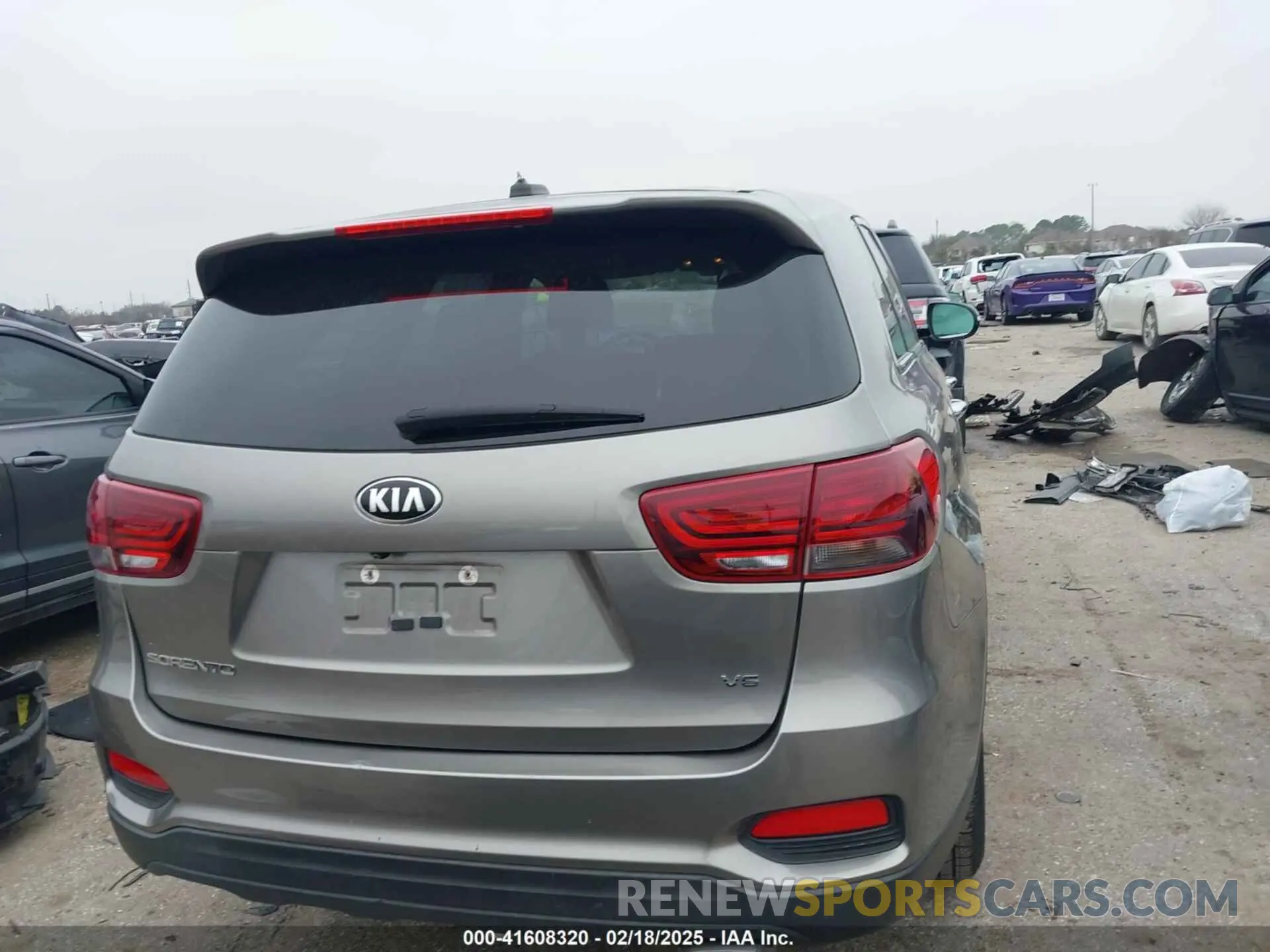 16 Photograph of a damaged car 5XYPG4A57KG544567 KIA SORENTO 2019