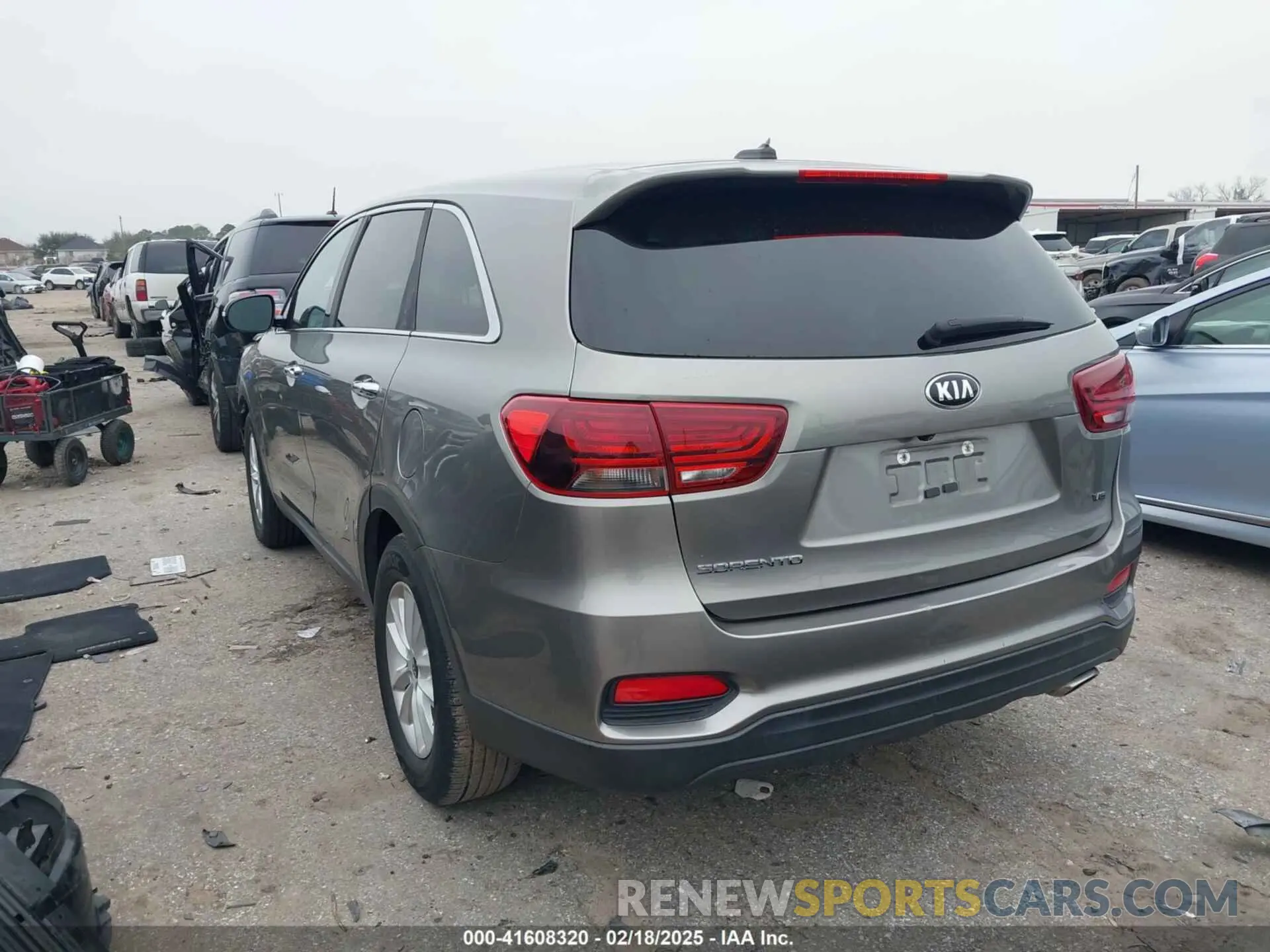 3 Photograph of a damaged car 5XYPG4A57KG544567 KIA SORENTO 2019