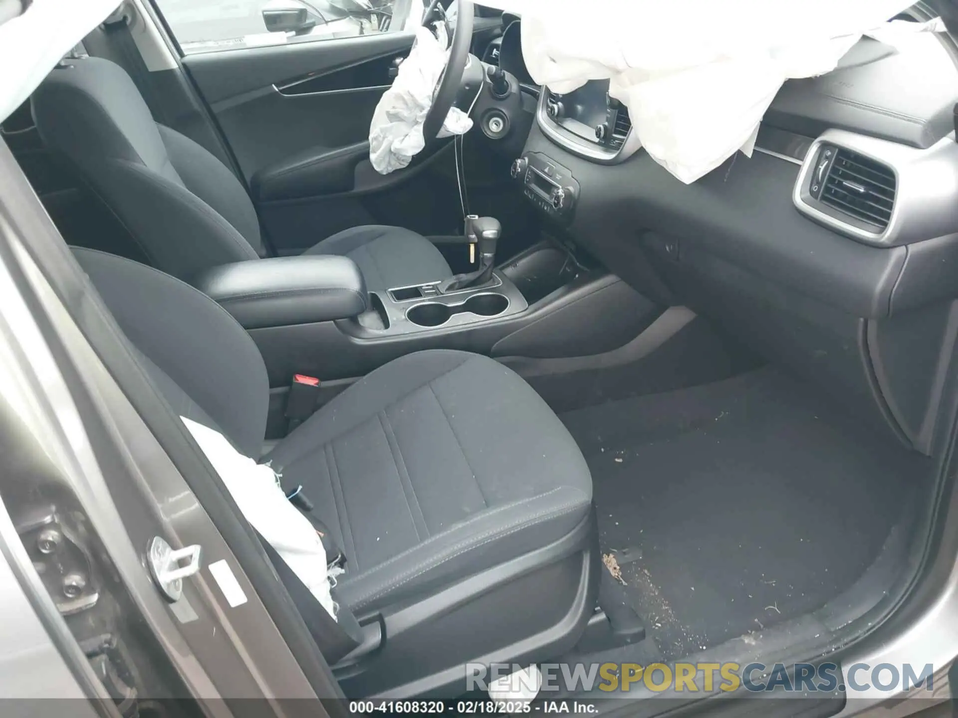 5 Photograph of a damaged car 5XYPG4A57KG544567 KIA SORENTO 2019