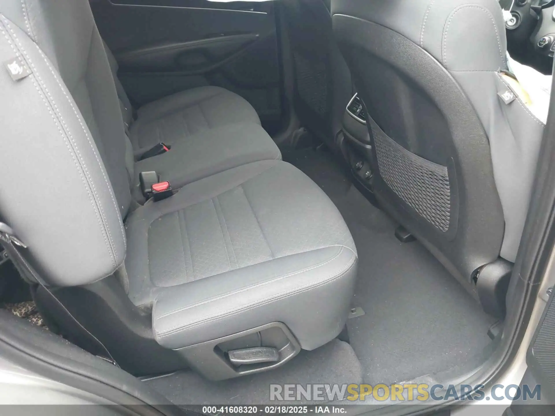 8 Photograph of a damaged car 5XYPG4A57KG544567 KIA SORENTO 2019