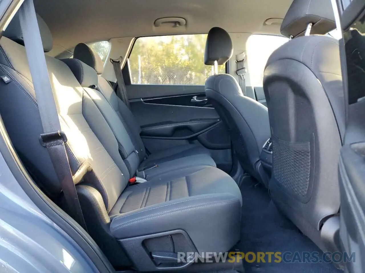 11 Photograph of a damaged car 5XYPG4A57KG599259 KIA SORENTO 2019