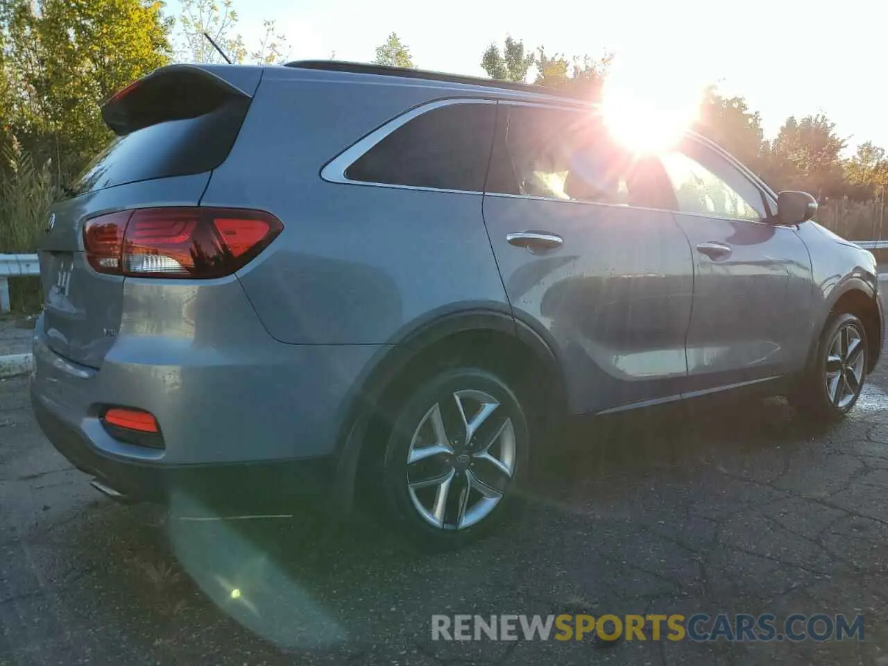 3 Photograph of a damaged car 5XYPG4A57KG599259 KIA SORENTO 2019
