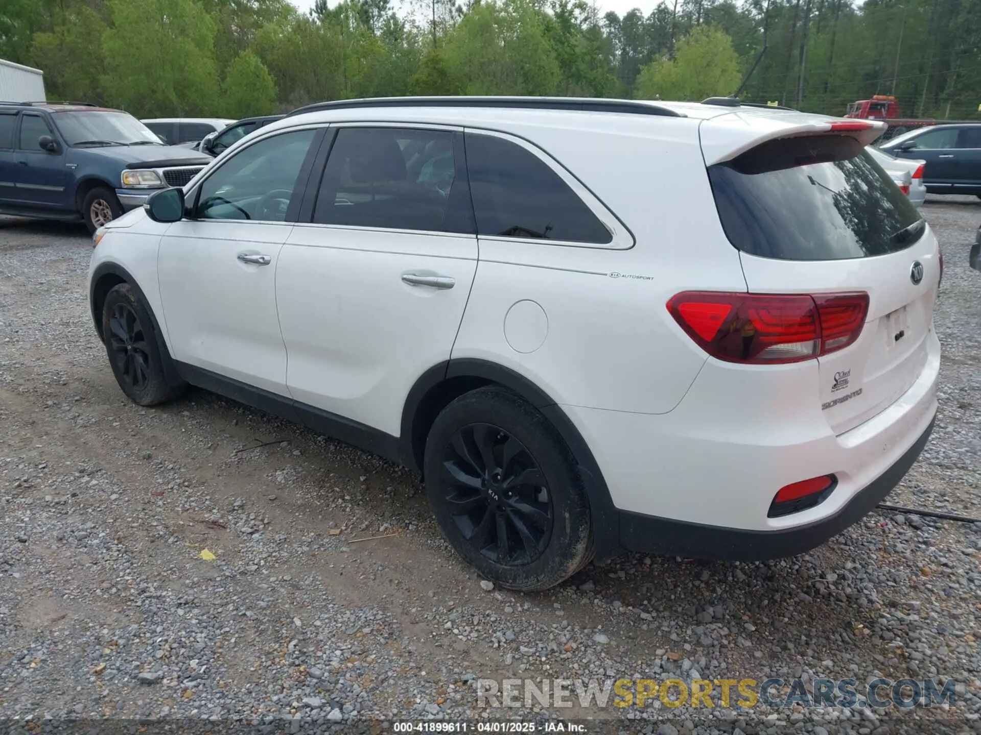 3 Photograph of a damaged car 5XYPG4A57KG605108 KIA SORENTO 2019