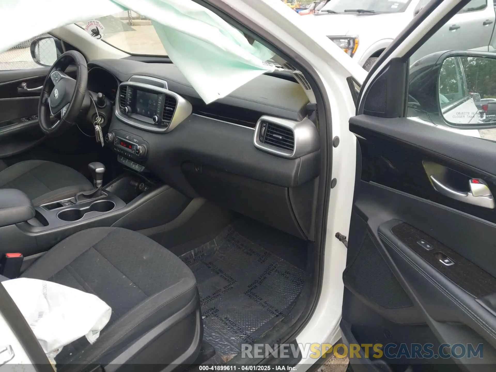 5 Photograph of a damaged car 5XYPG4A57KG605108 KIA SORENTO 2019