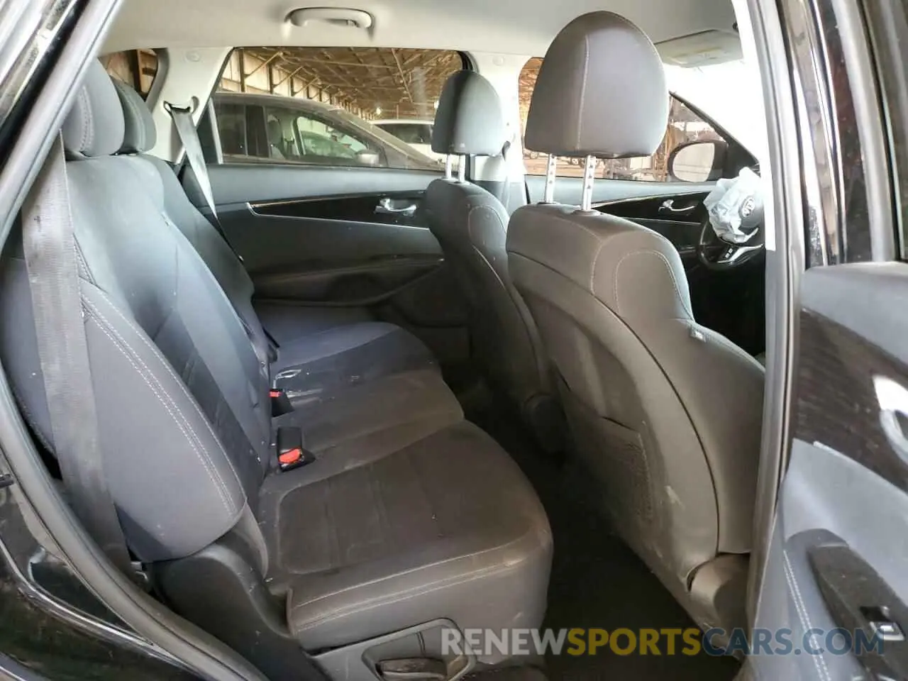 11 Photograph of a damaged car 5XYPG4A57KG608395 KIA SORENTO 2019