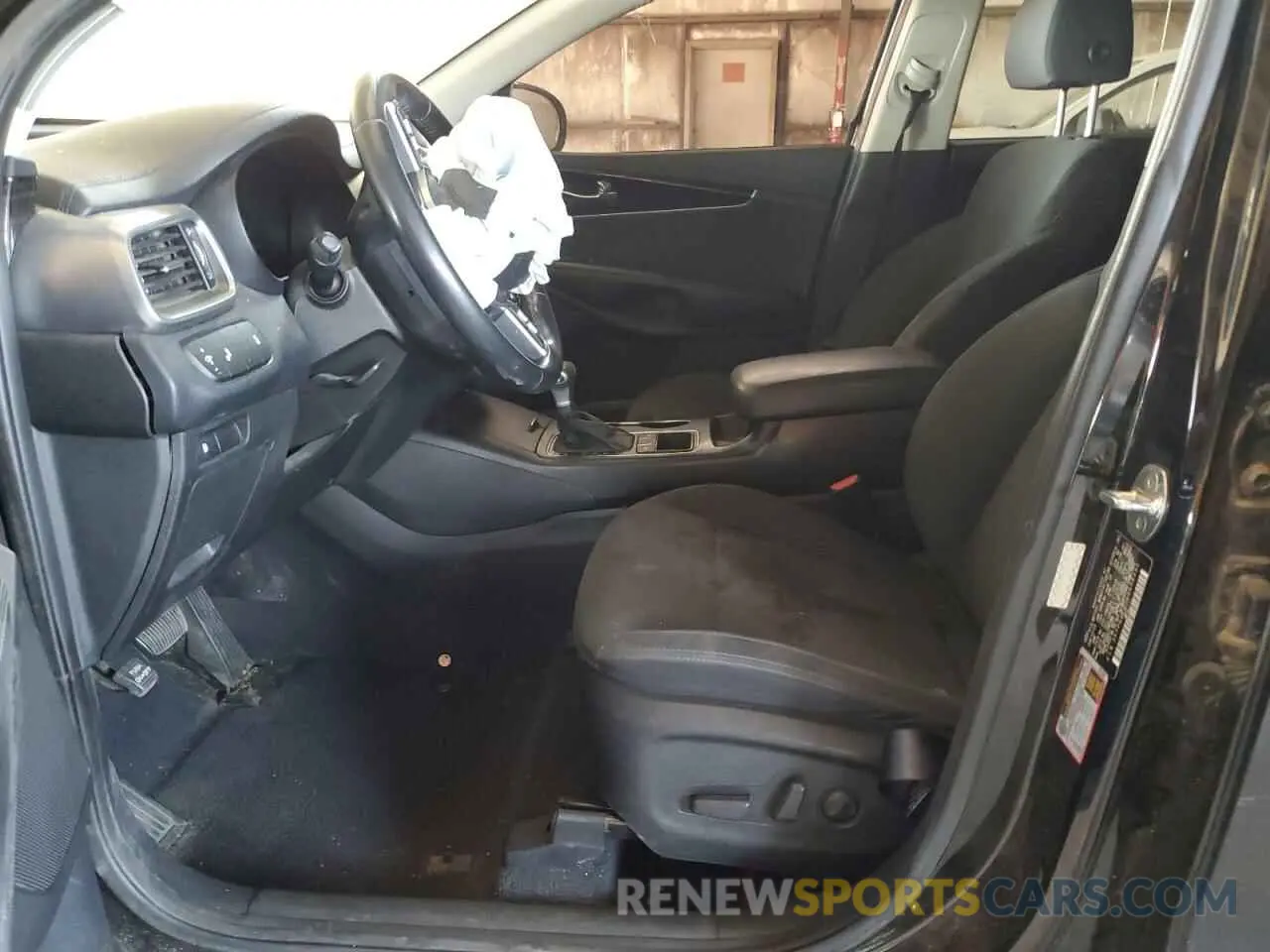 7 Photograph of a damaged car 5XYPG4A57KG608395 KIA SORENTO 2019