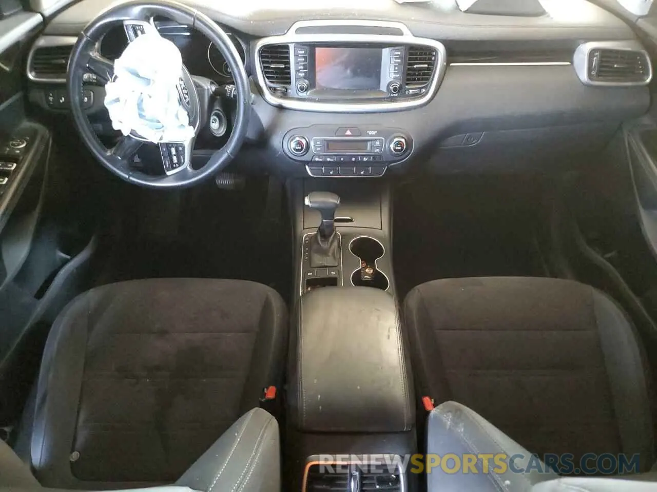 8 Photograph of a damaged car 5XYPG4A57KG608395 KIA SORENTO 2019