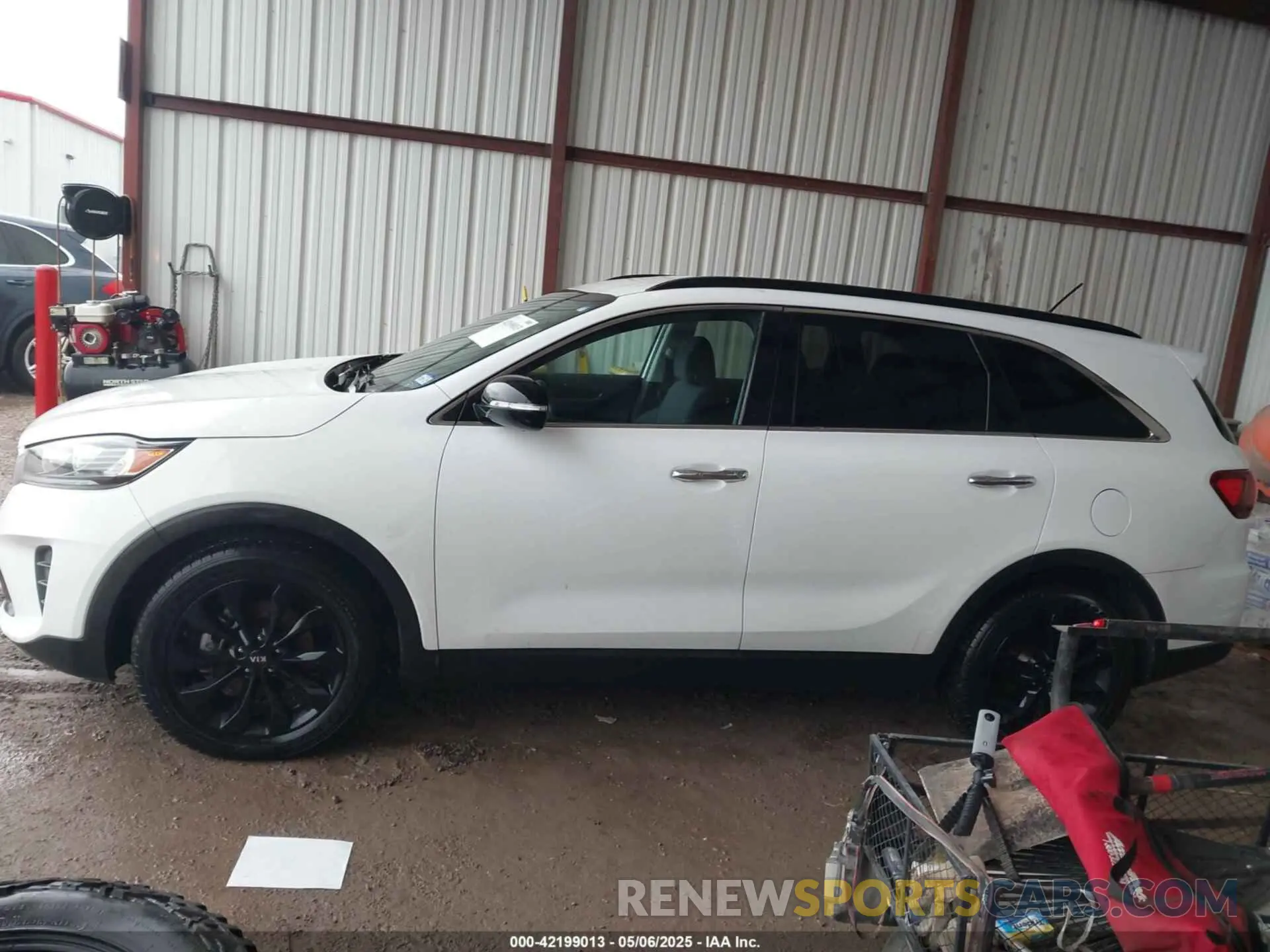 14 Photograph of a damaged car 5XYPG4A57KG609790 KIA SORENTO 2019