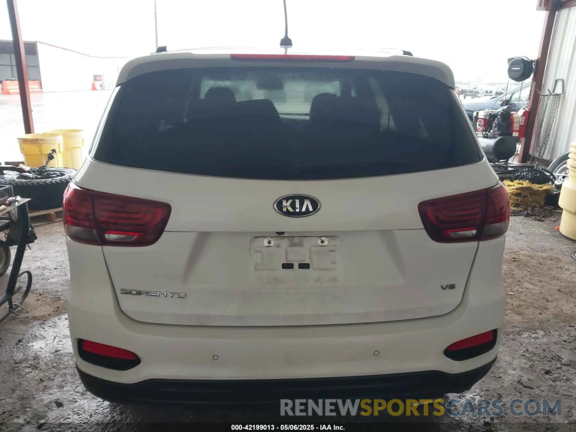 16 Photograph of a damaged car 5XYPG4A57KG609790 KIA SORENTO 2019