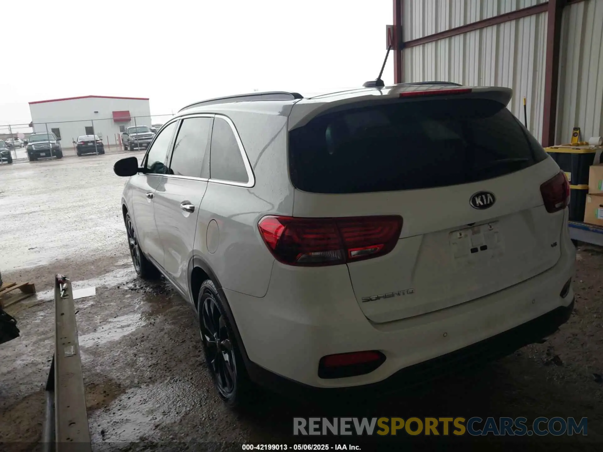 3 Photograph of a damaged car 5XYPG4A57KG609790 KIA SORENTO 2019