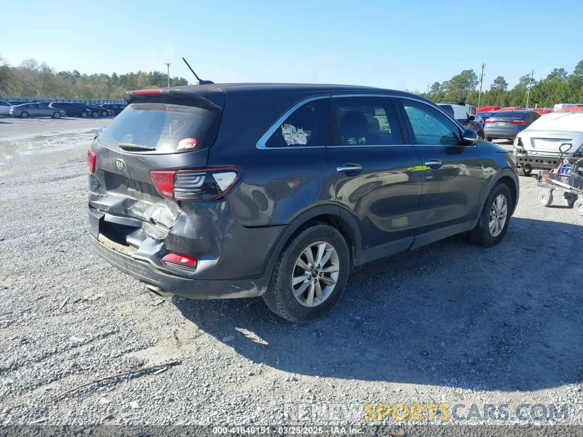 4 Photograph of a damaged car 5XYPG4A58KG471046 KIA SORENTO 2019