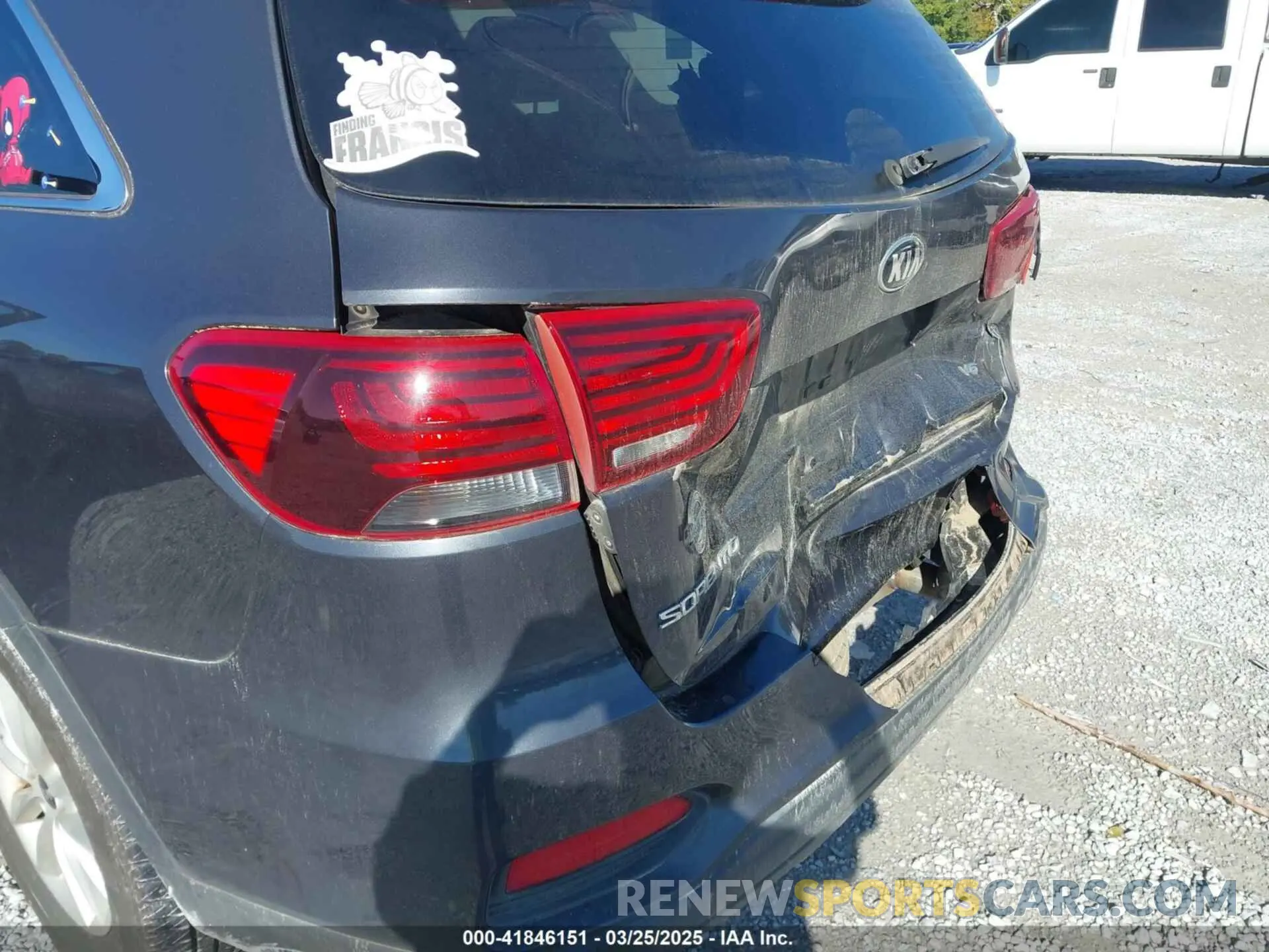 6 Photograph of a damaged car 5XYPG4A58KG471046 KIA SORENTO 2019