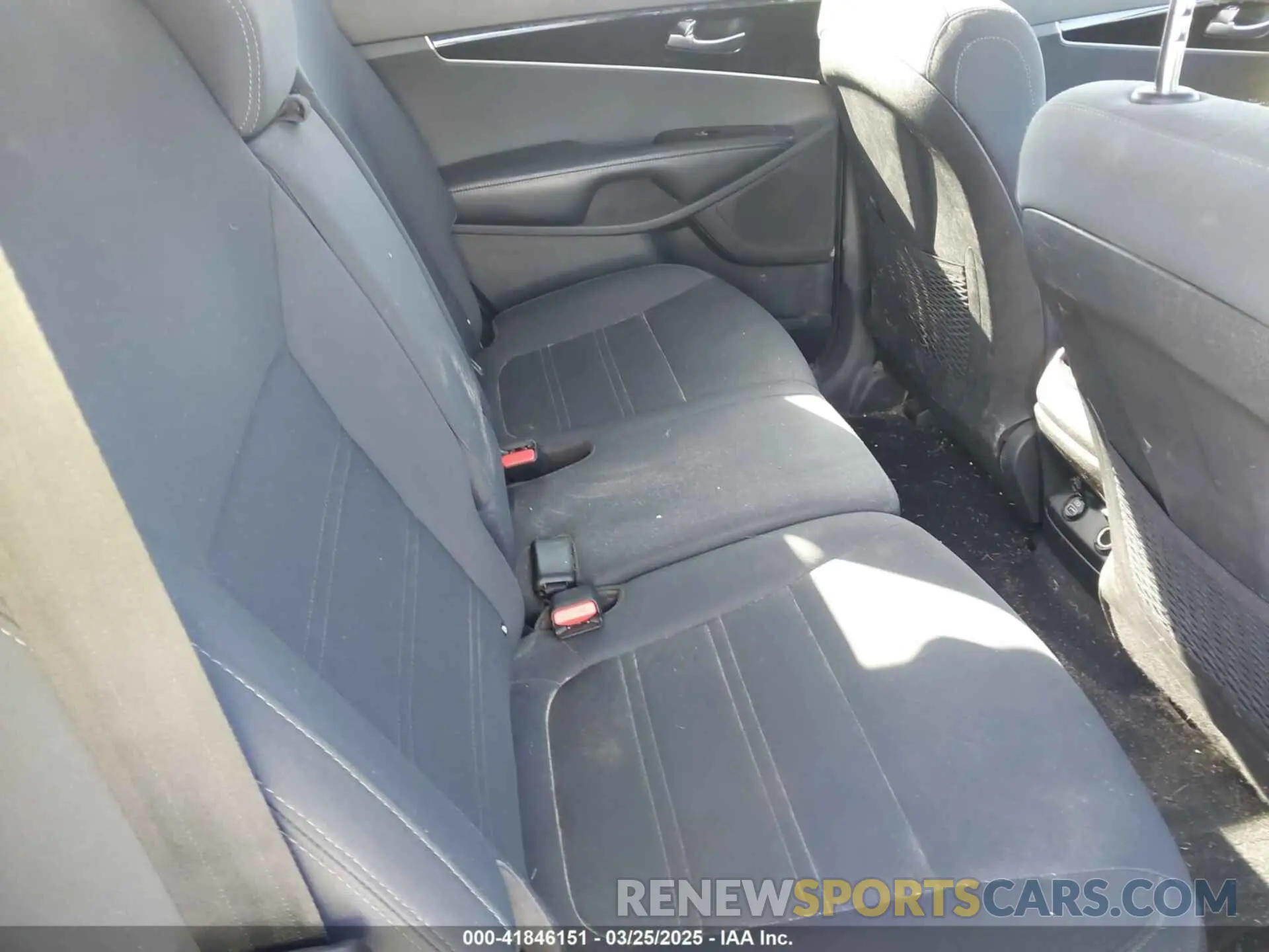 8 Photograph of a damaged car 5XYPG4A58KG471046 KIA SORENTO 2019
