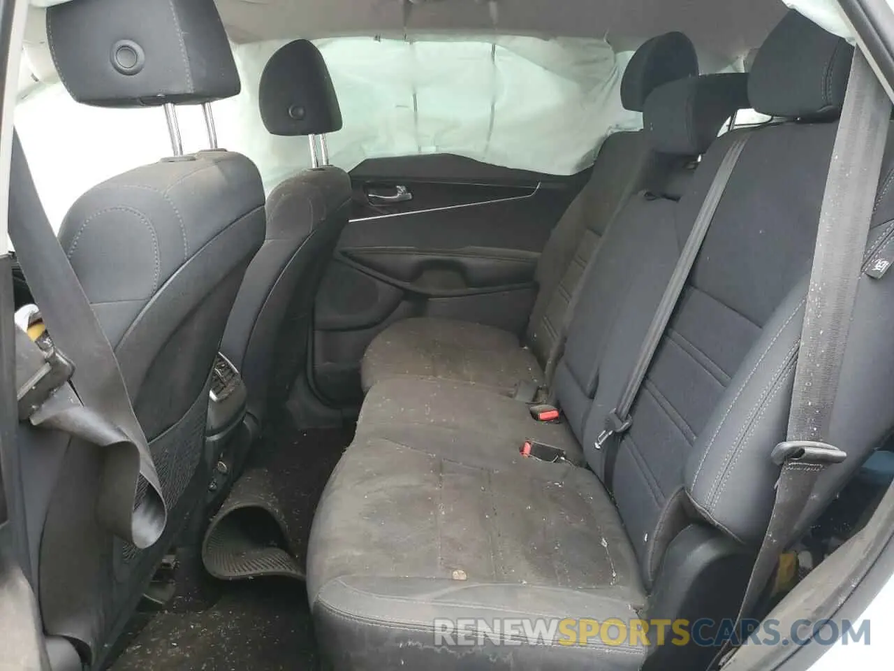 10 Photograph of a damaged car 5XYPG4A58KG483570 KIA SORENTO 2019