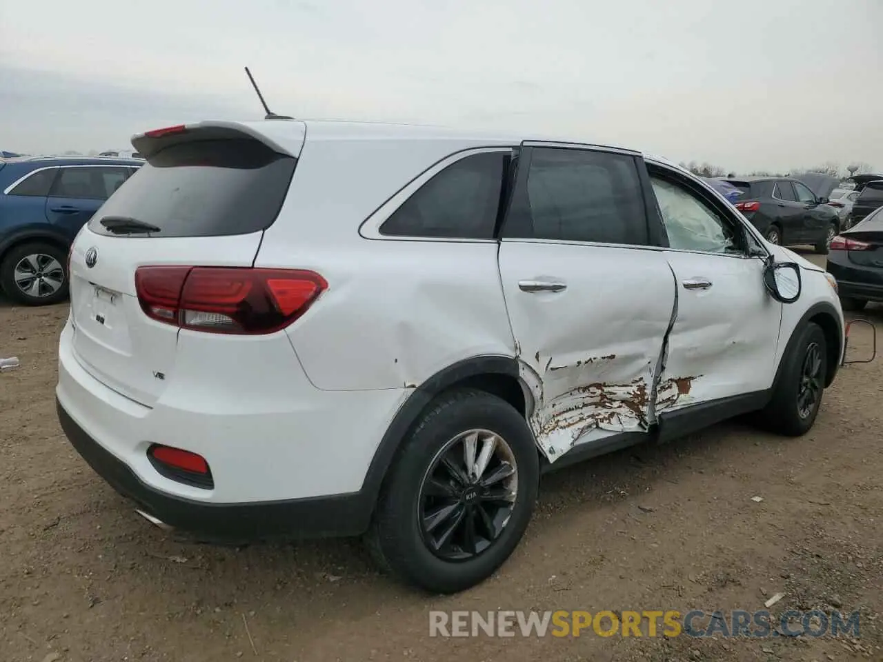3 Photograph of a damaged car 5XYPG4A58KG483570 KIA SORENTO 2019