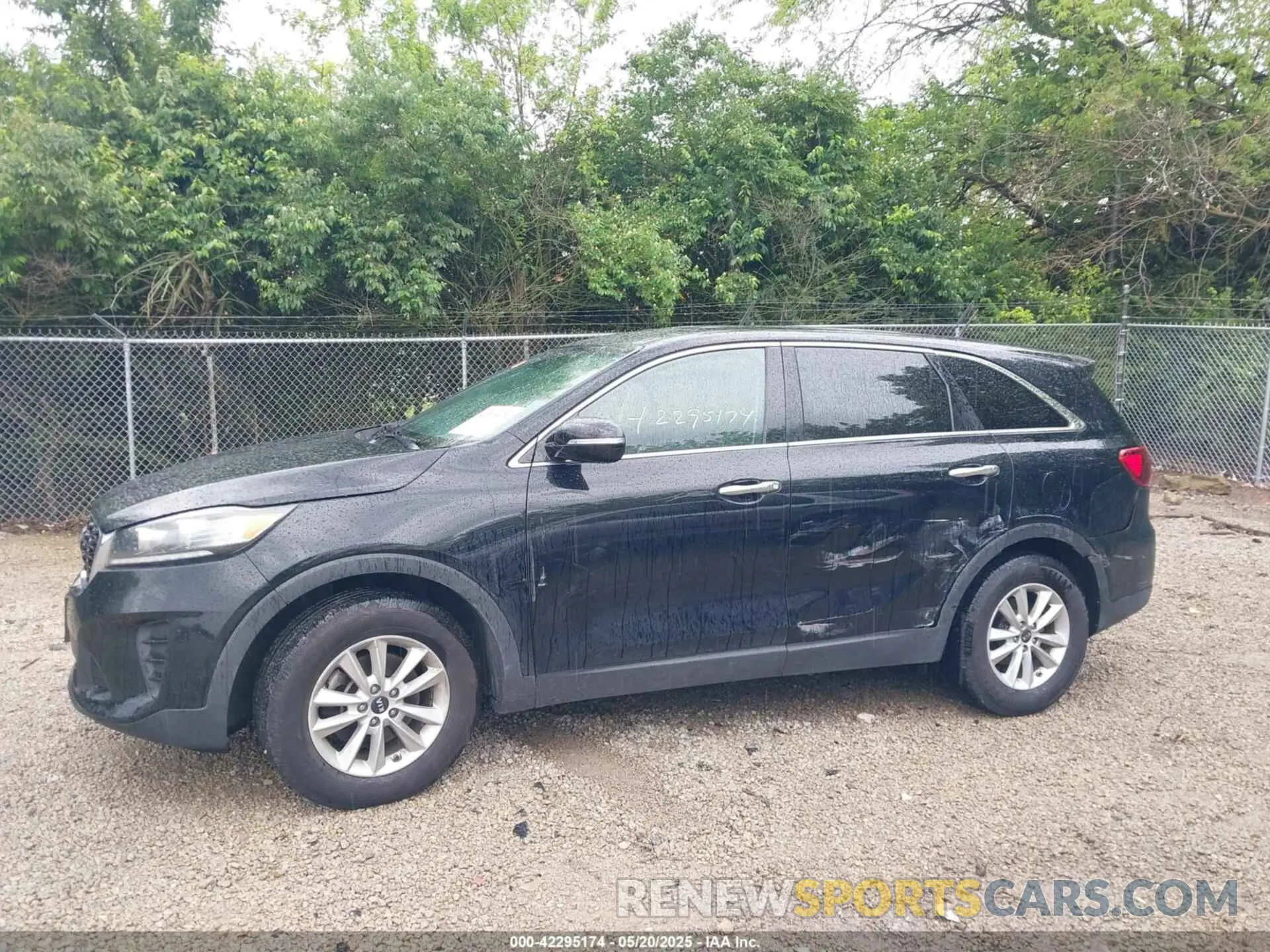 14 Photograph of a damaged car 5XYPG4A58KG487814 KIA SORENTO 2019
