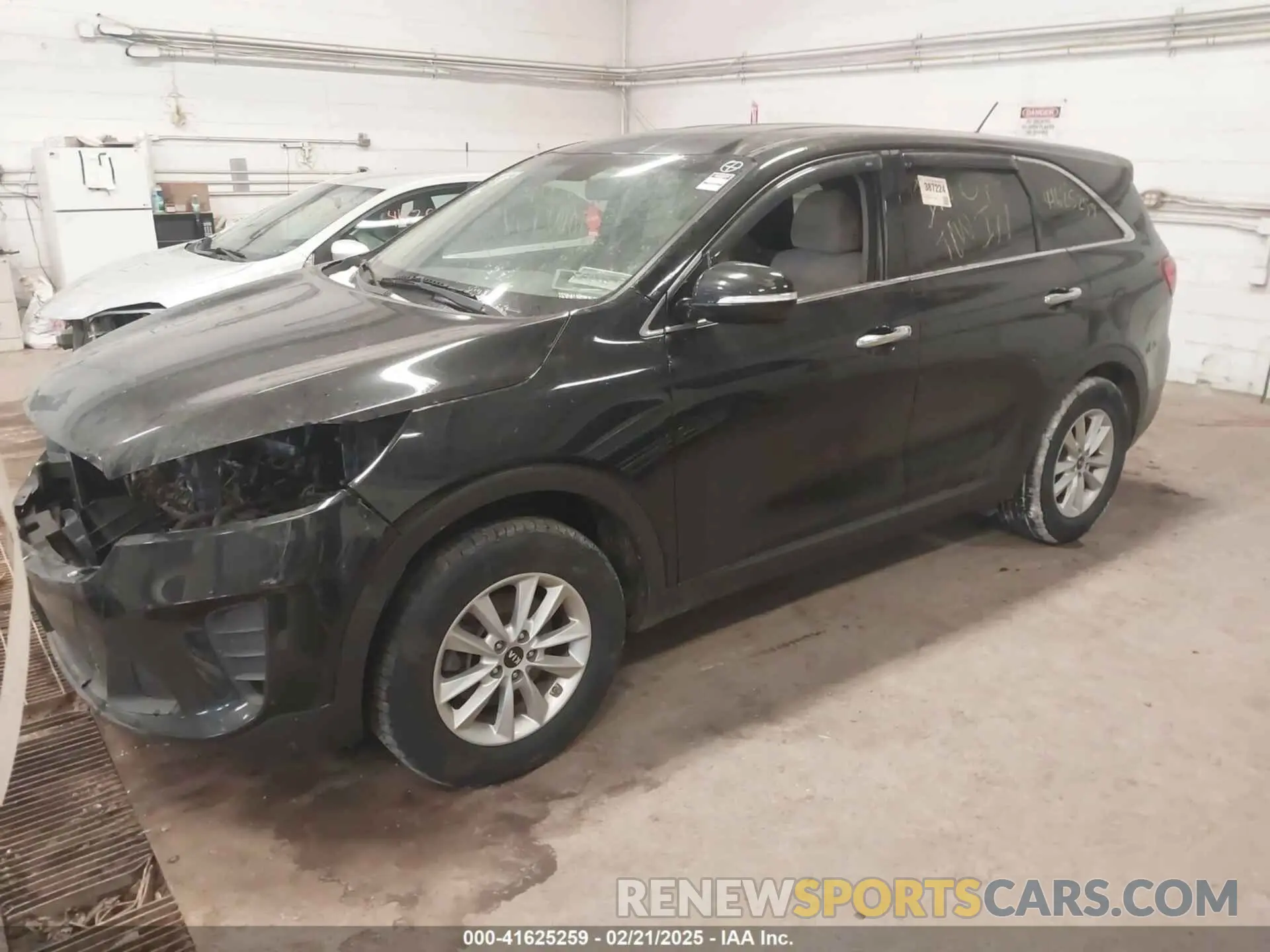 2 Photograph of a damaged car 5XYPG4A58KG489689 KIA SORENTO 2019