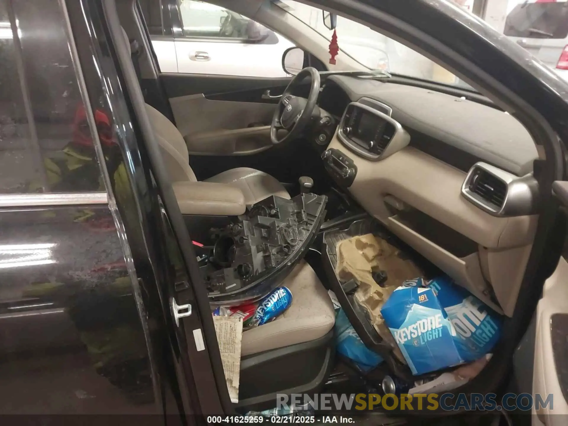 5 Photograph of a damaged car 5XYPG4A58KG489689 KIA SORENTO 2019