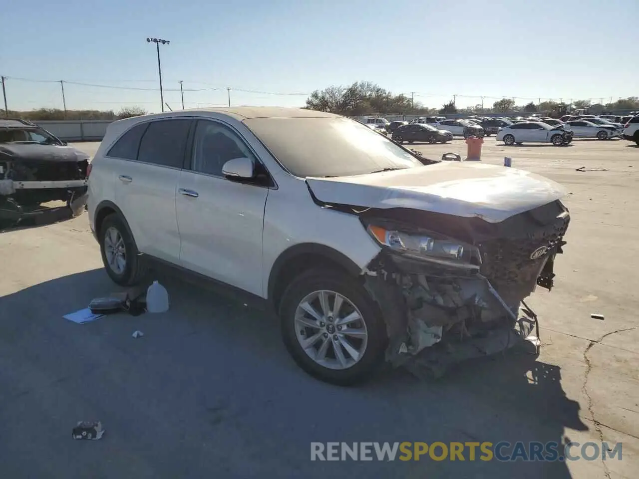 4 Photograph of a damaged car 5XYPG4A58KG561278 KIA SORENTO 2019