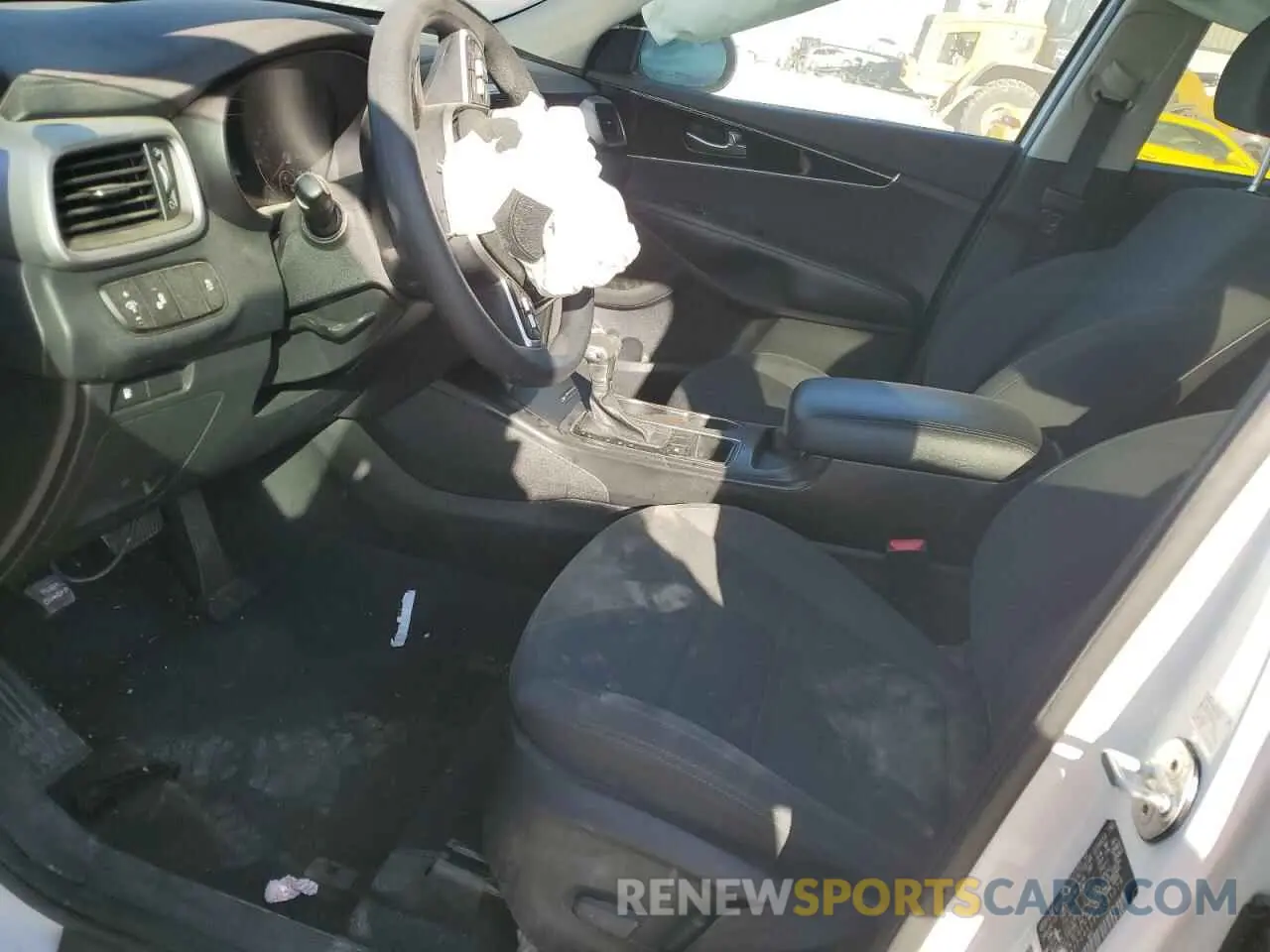 7 Photograph of a damaged car 5XYPG4A58KG561278 KIA SORENTO 2019