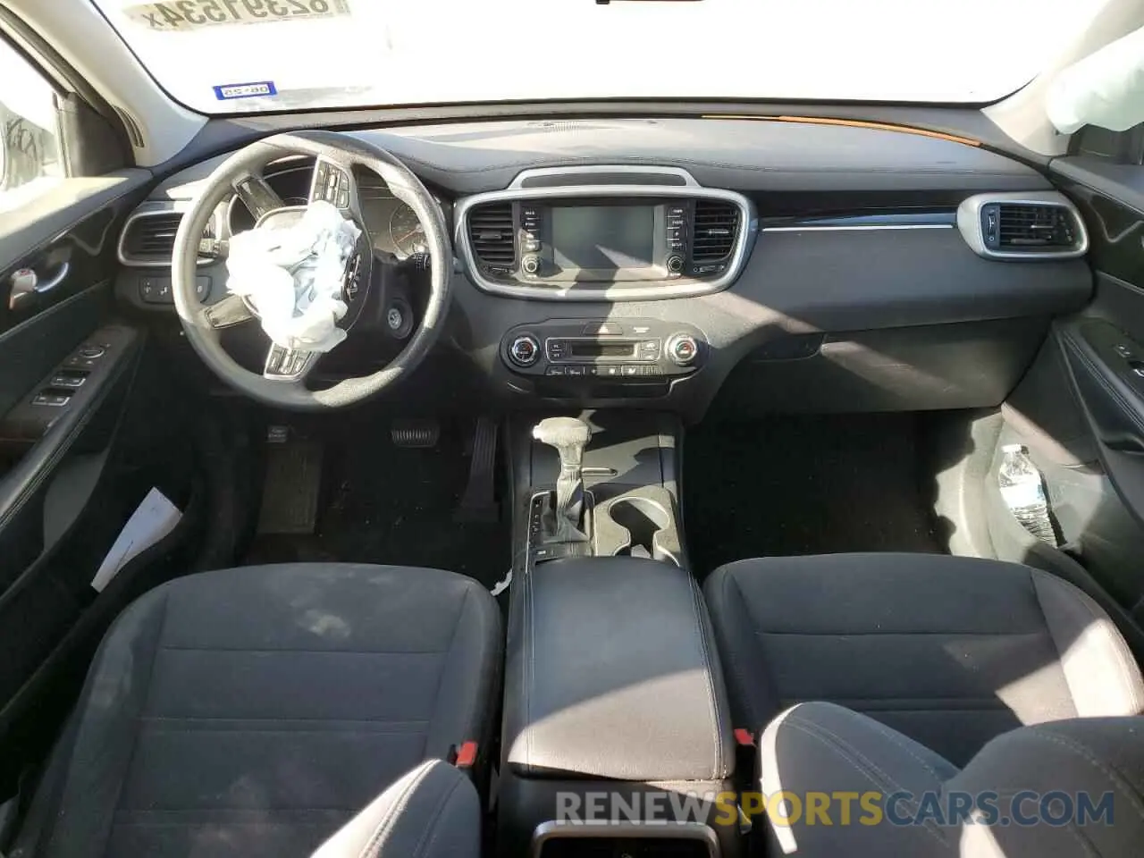 8 Photograph of a damaged car 5XYPG4A58KG561278 KIA SORENTO 2019
