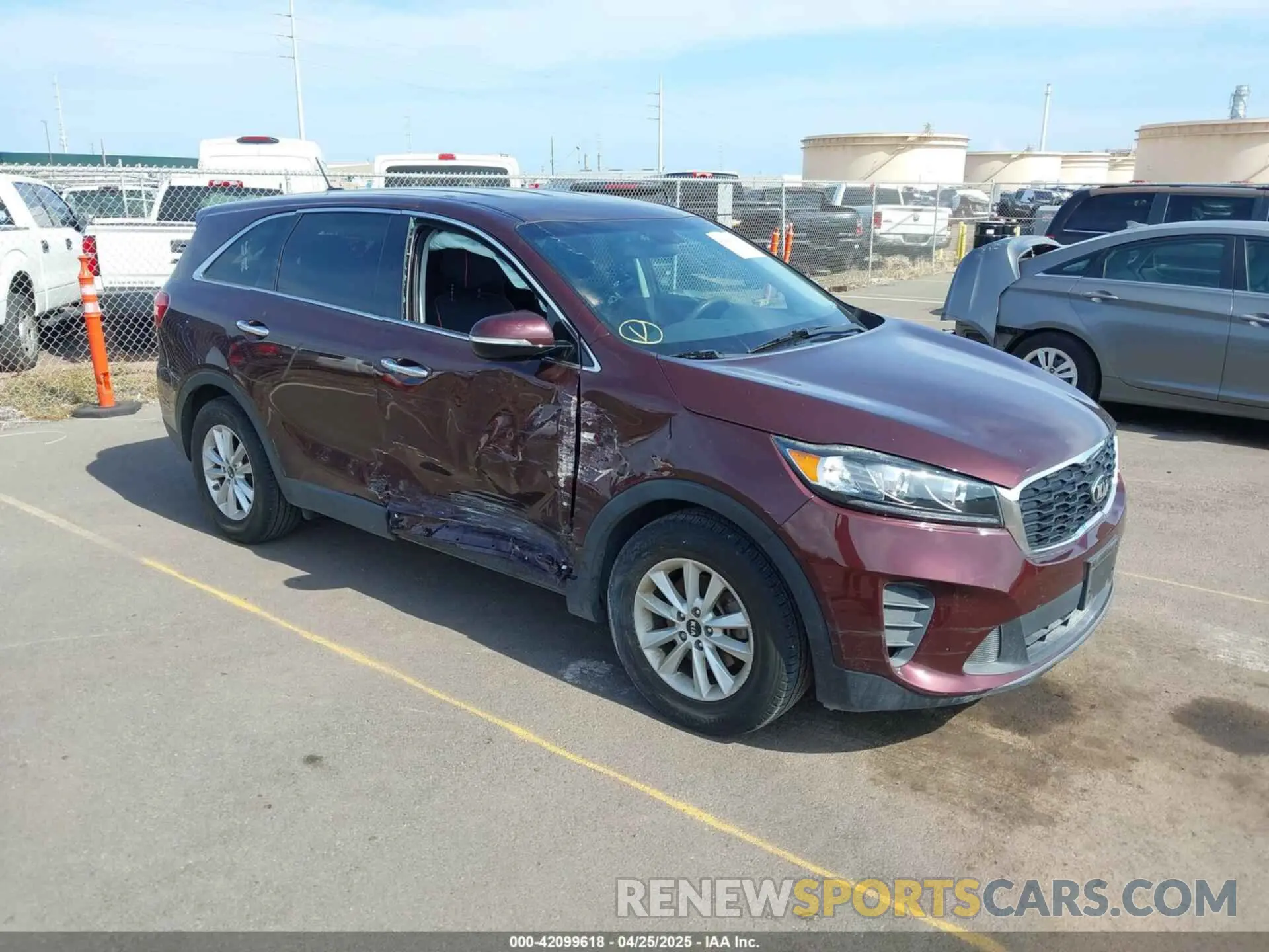 1 Photograph of a damaged car 5XYPG4A58KG565461 KIA SORENTO 2019