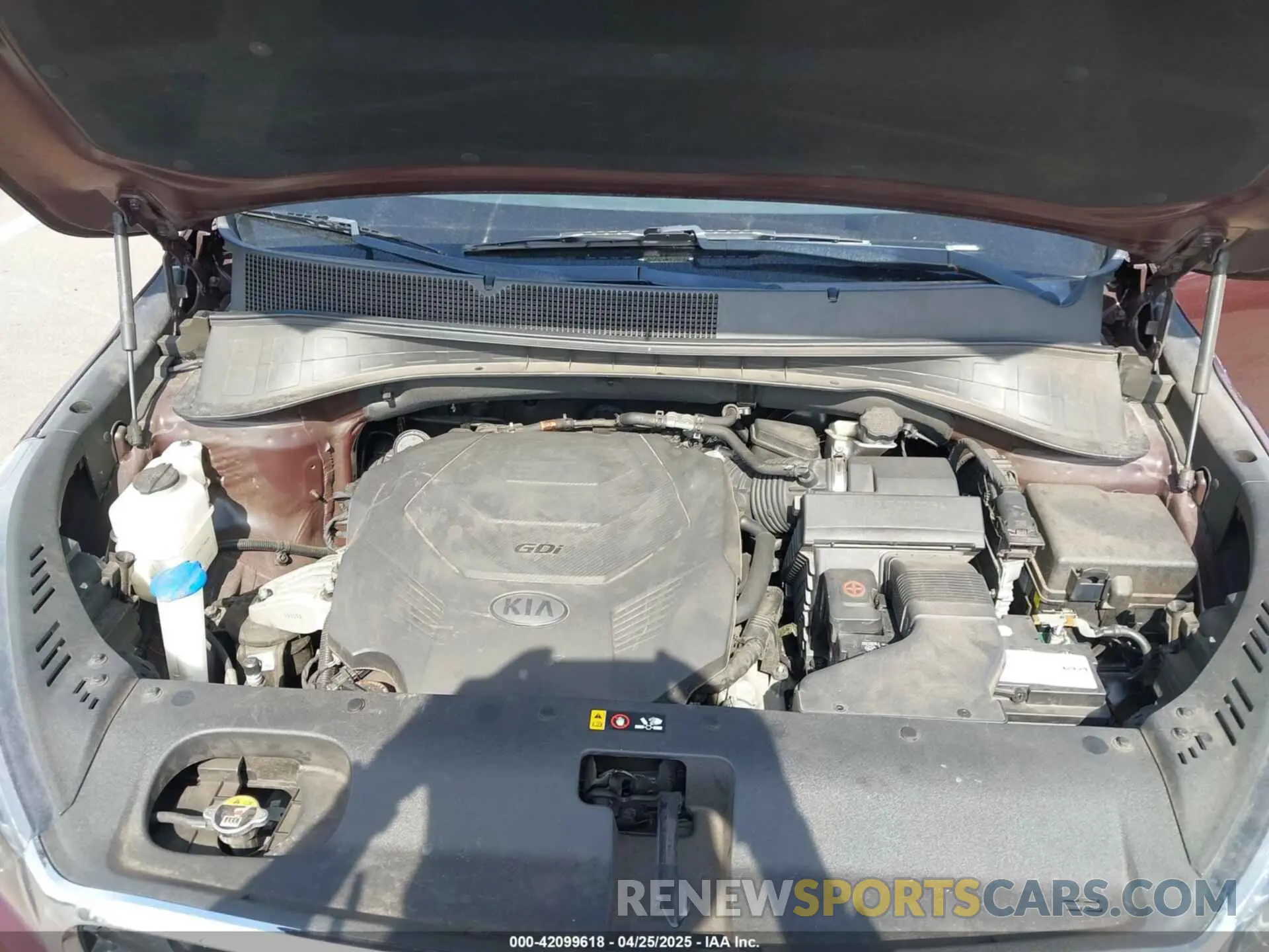 10 Photograph of a damaged car 5XYPG4A58KG565461 KIA SORENTO 2019