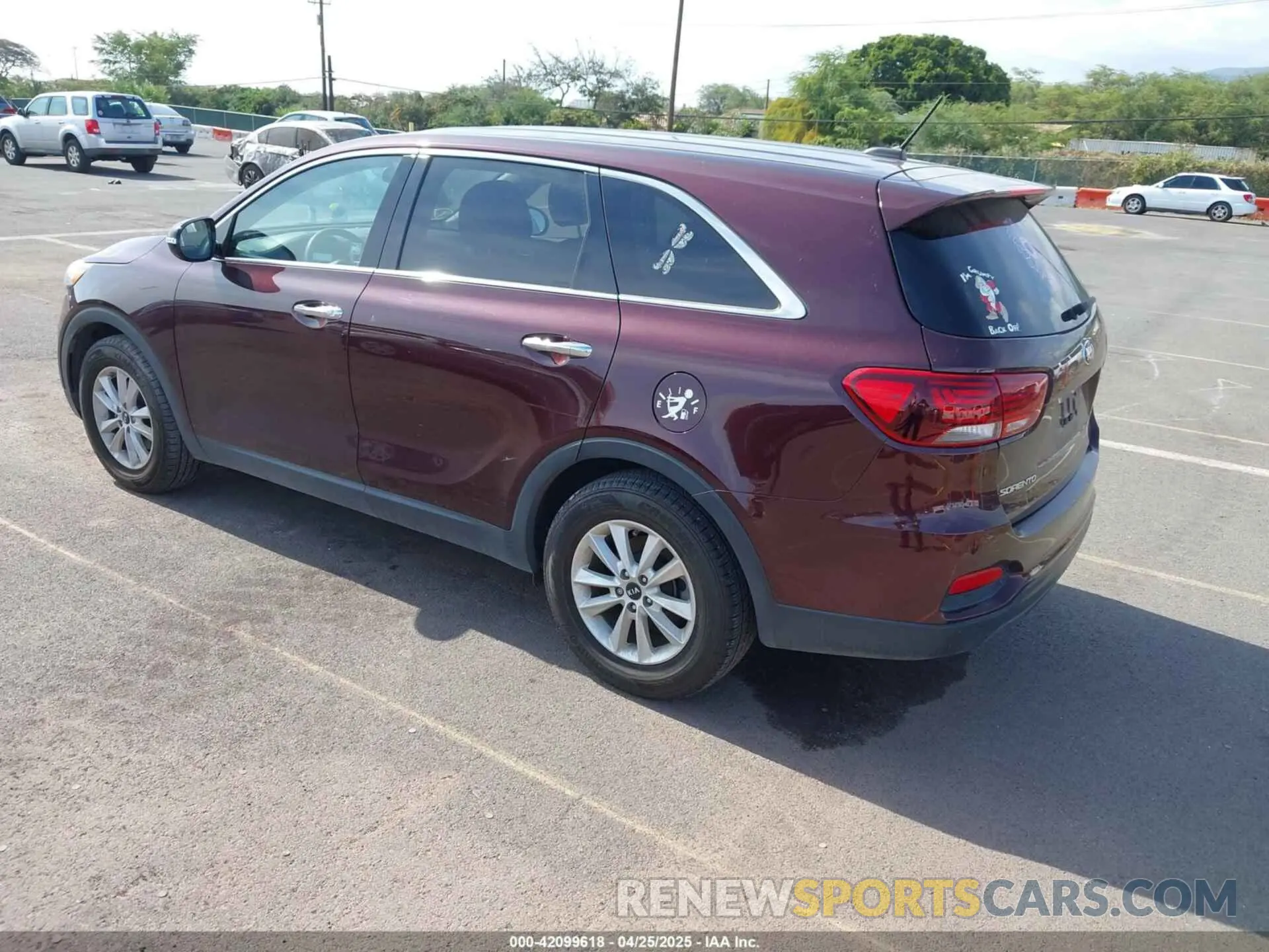 3 Photograph of a damaged car 5XYPG4A58KG565461 KIA SORENTO 2019