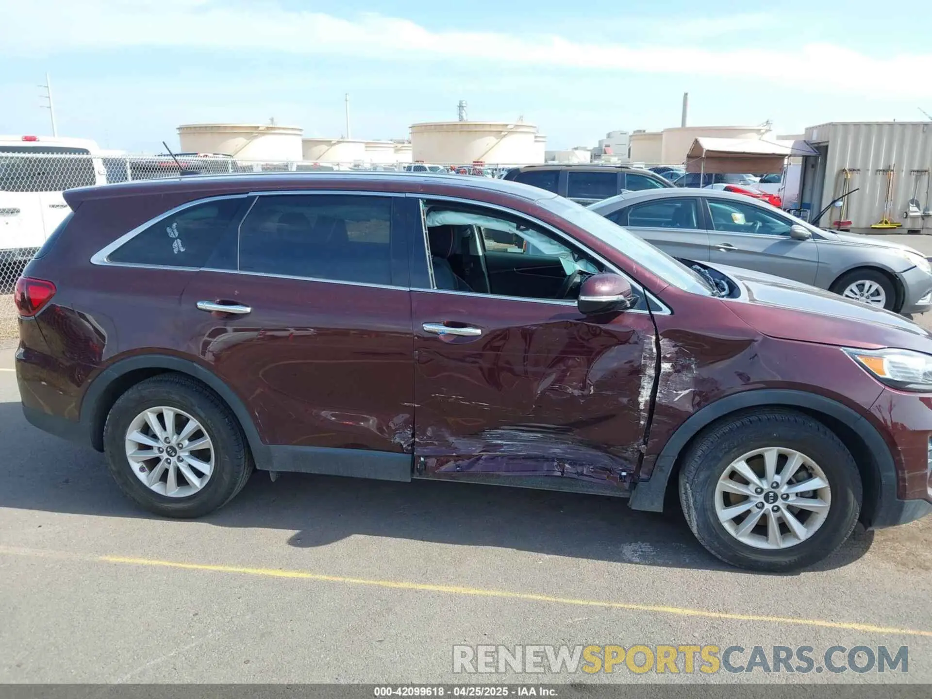 6 Photograph of a damaged car 5XYPG4A58KG565461 KIA SORENTO 2019