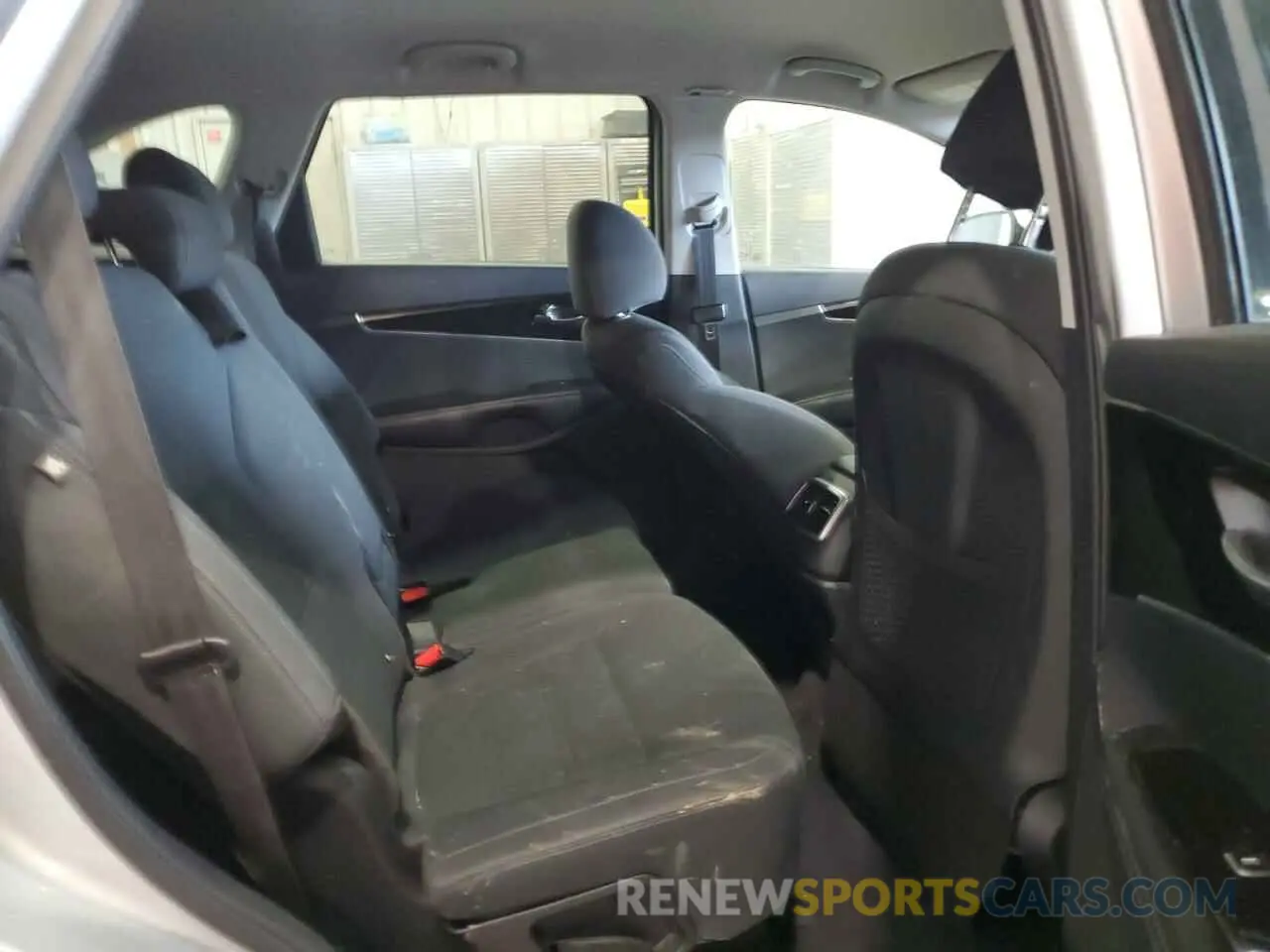 11 Photograph of a damaged car 5XYPG4A58KG580316 KIA SORENTO 2019