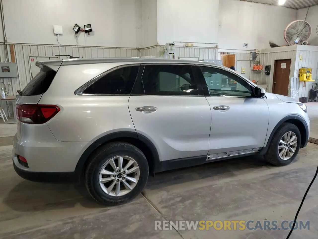 3 Photograph of a damaged car 5XYPG4A58KG580316 KIA SORENTO 2019