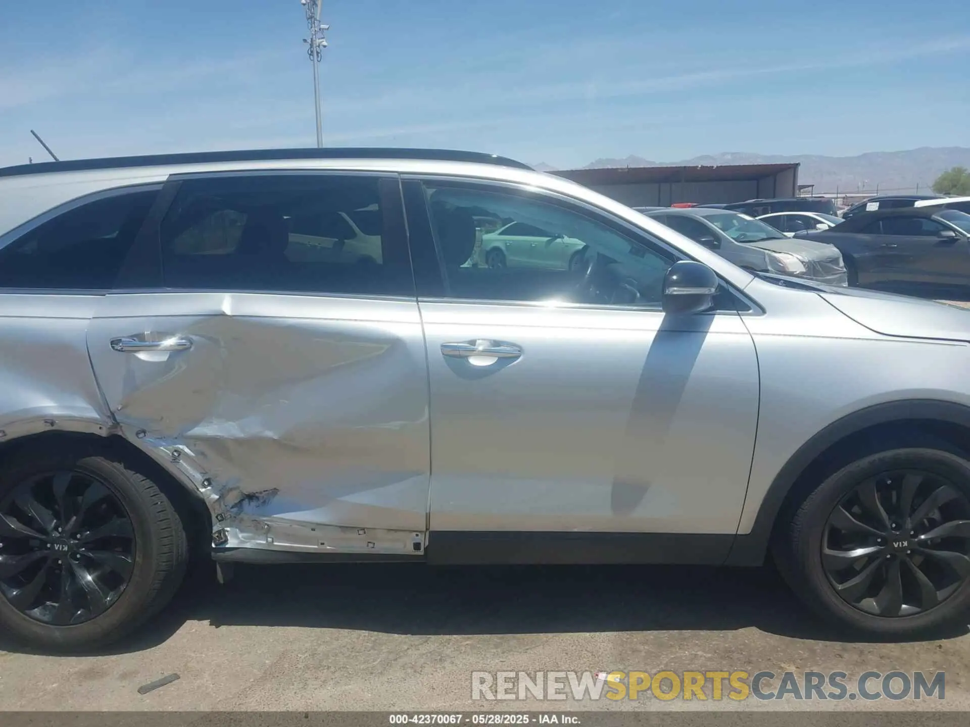 13 Photograph of a damaged car 5XYPG4A58KG597729 KIA SORENTO 2019
