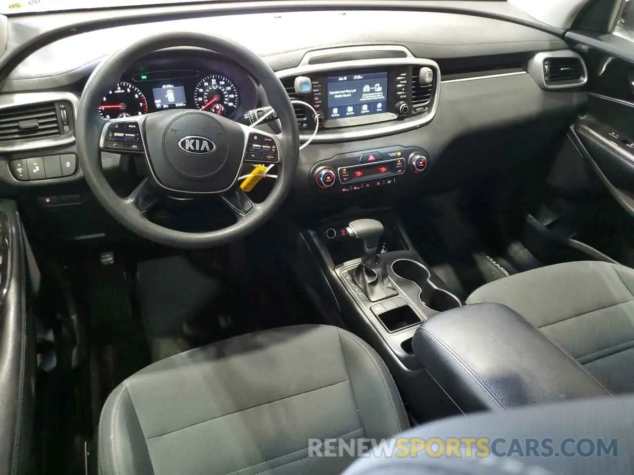 8 Photograph of a damaged car 5XYPG4A59KG442557 KIA SORENTO 2019