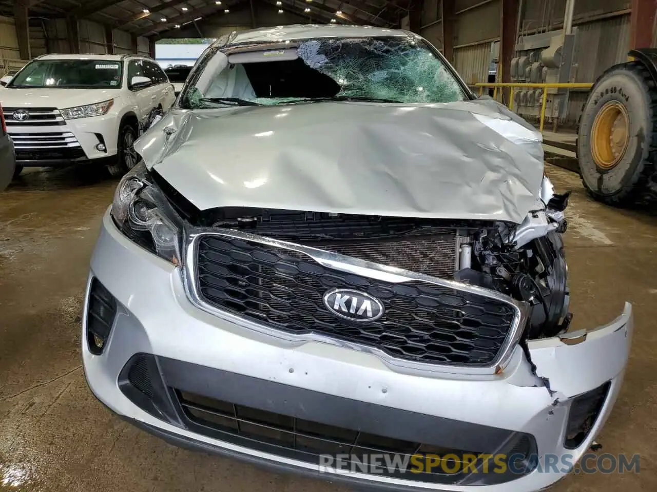 5 Photograph of a damaged car 5XYPG4A59KG479446 KIA SORENTO 2019