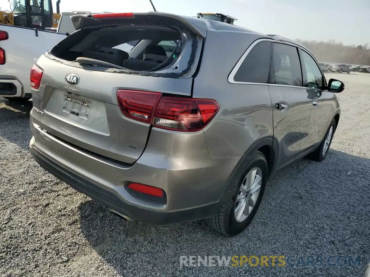 3 Photograph of a damaged car 5XYPG4A59KG487787 KIA SORENTO 2019