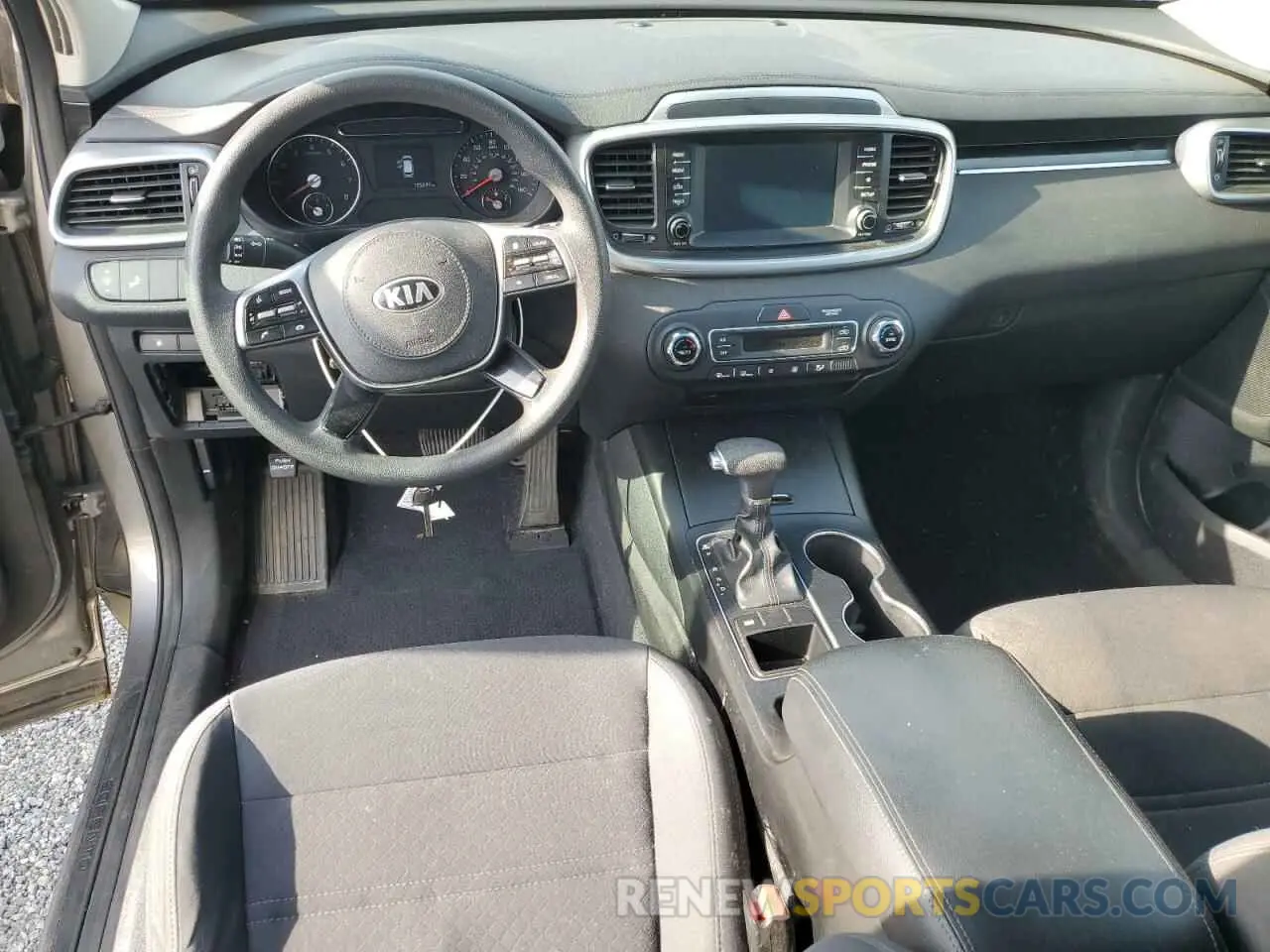 8 Photograph of a damaged car 5XYPG4A59KG487787 KIA SORENTO 2019