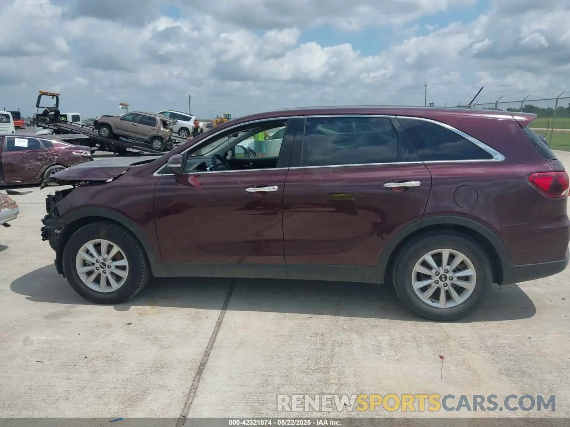 14 Photograph of a damaged car 5XYPG4A59KG497042 KIA SORENTO 2019