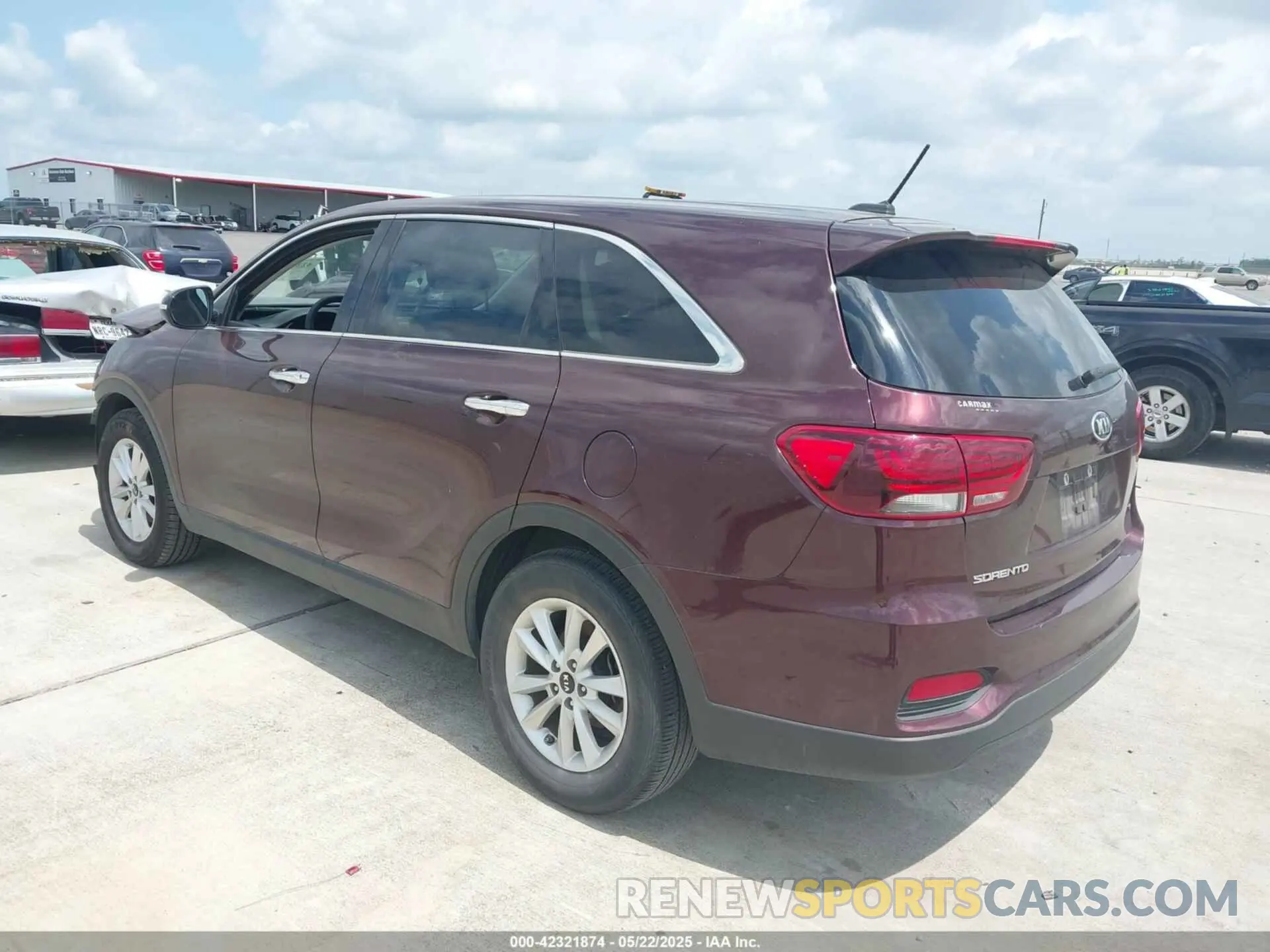 3 Photograph of a damaged car 5XYPG4A59KG497042 KIA SORENTO 2019