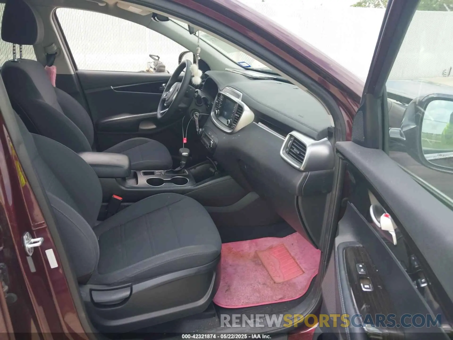 5 Photograph of a damaged car 5XYPG4A59KG497042 KIA SORENTO 2019
