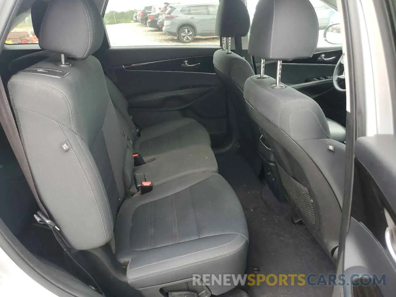 11 Photograph of a damaged car 5XYPG4A59KG576937 KIA SORENTO 2019