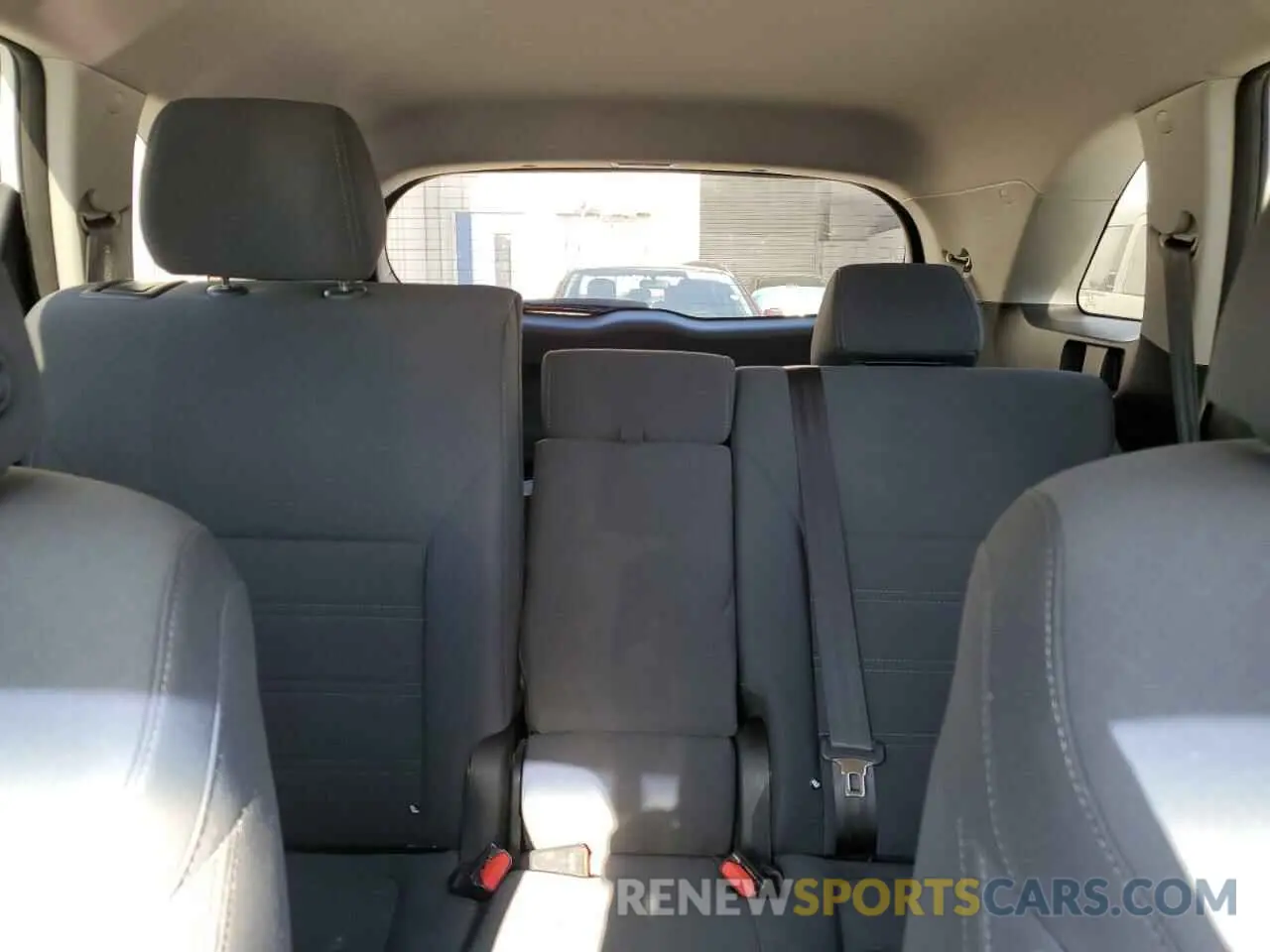 10 Photograph of a damaged car 5XYPG4A5XKG440915 KIA SORENTO 2019